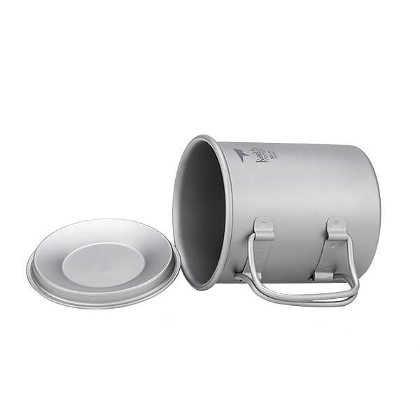Titan Becher mit Klappgriff und Deckel