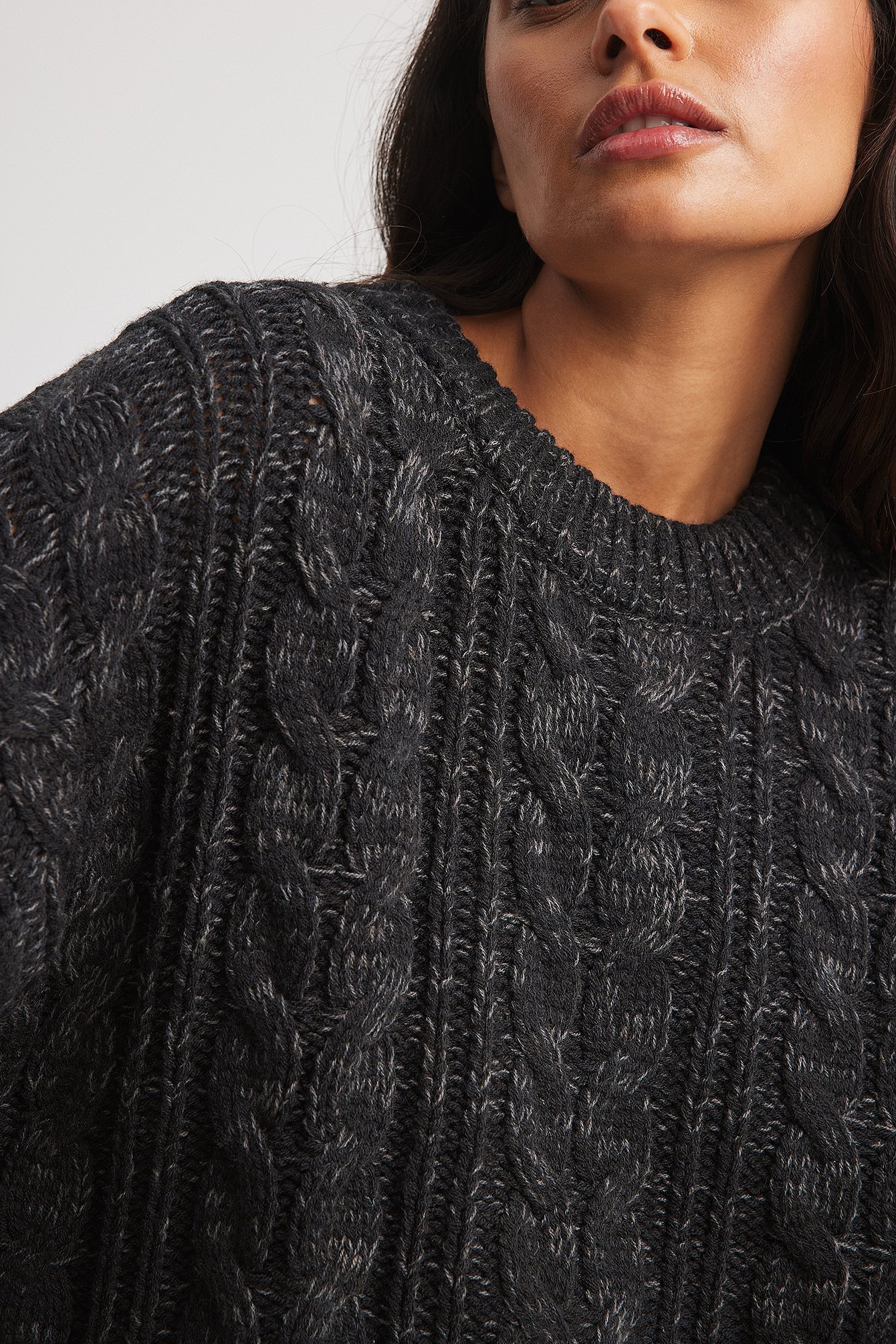 Oversize Pullover mit Zopfmuster