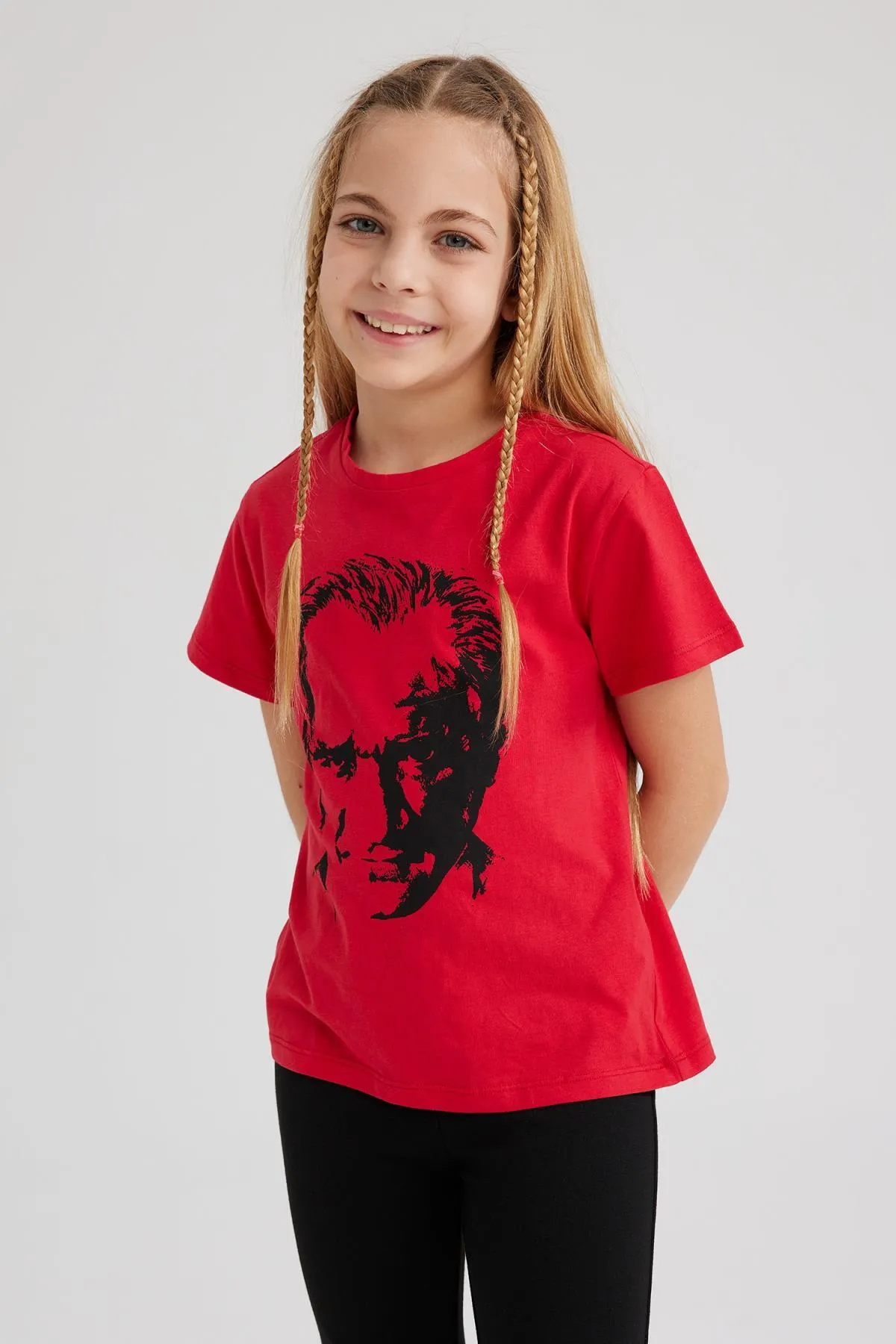 DeFacto  Rotes kurzärmliges Mädchen-T-Shirt mit Atatürk-Aufdruck - Tyc00689968439