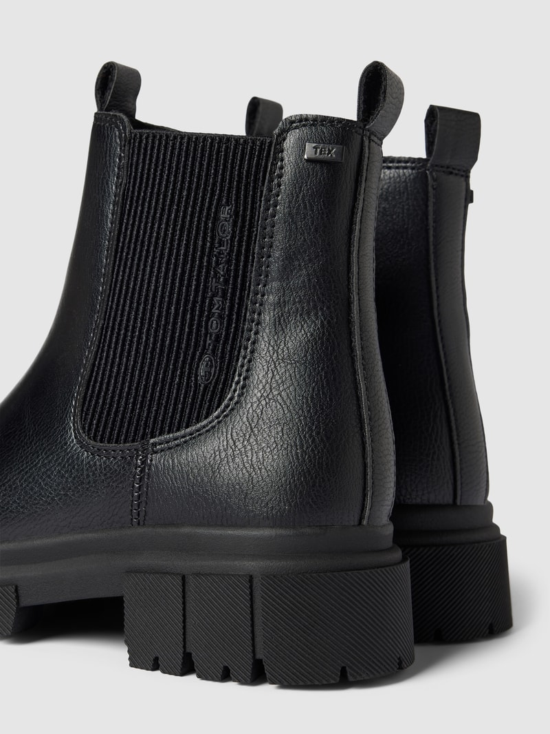Chelsea Boots in Leder-Optik in schwarz