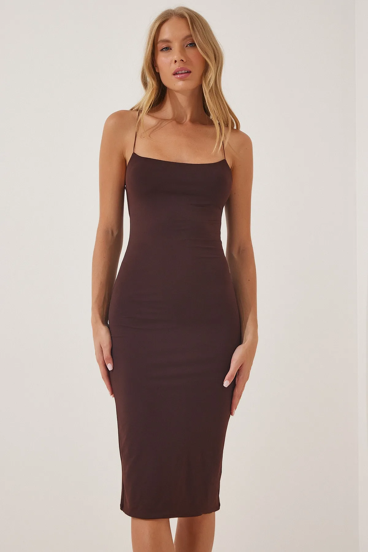 Happiness İstanbul  Braunes Jersey-Strickkleid mit Trägern für Damen YK00042