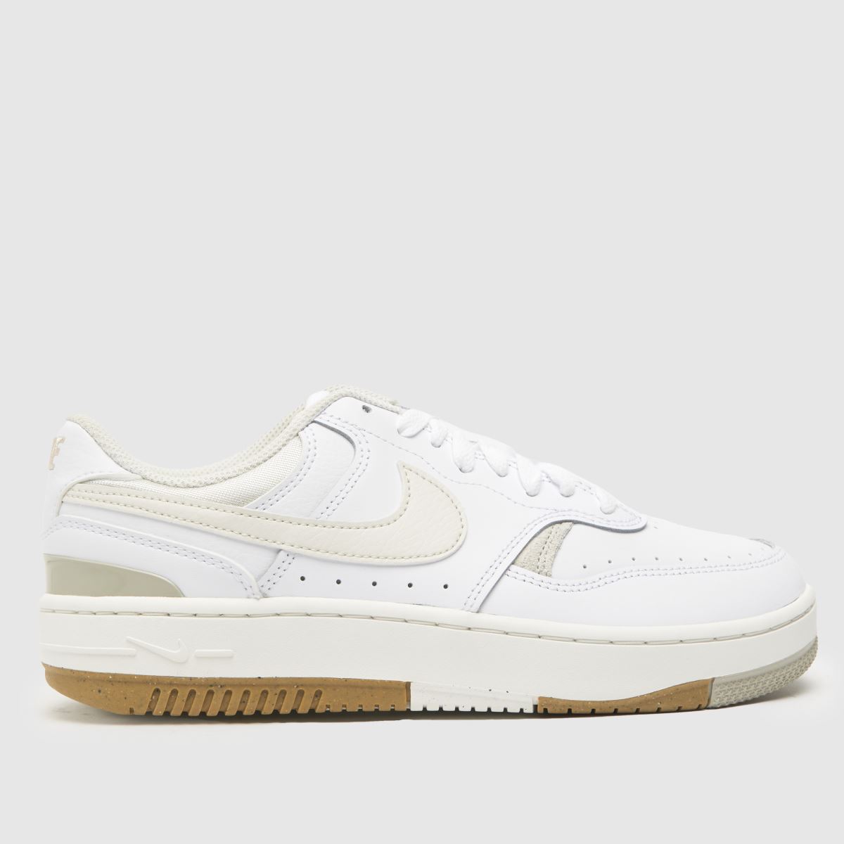 Nike Gamma Force – Vita och beige träningsskor
