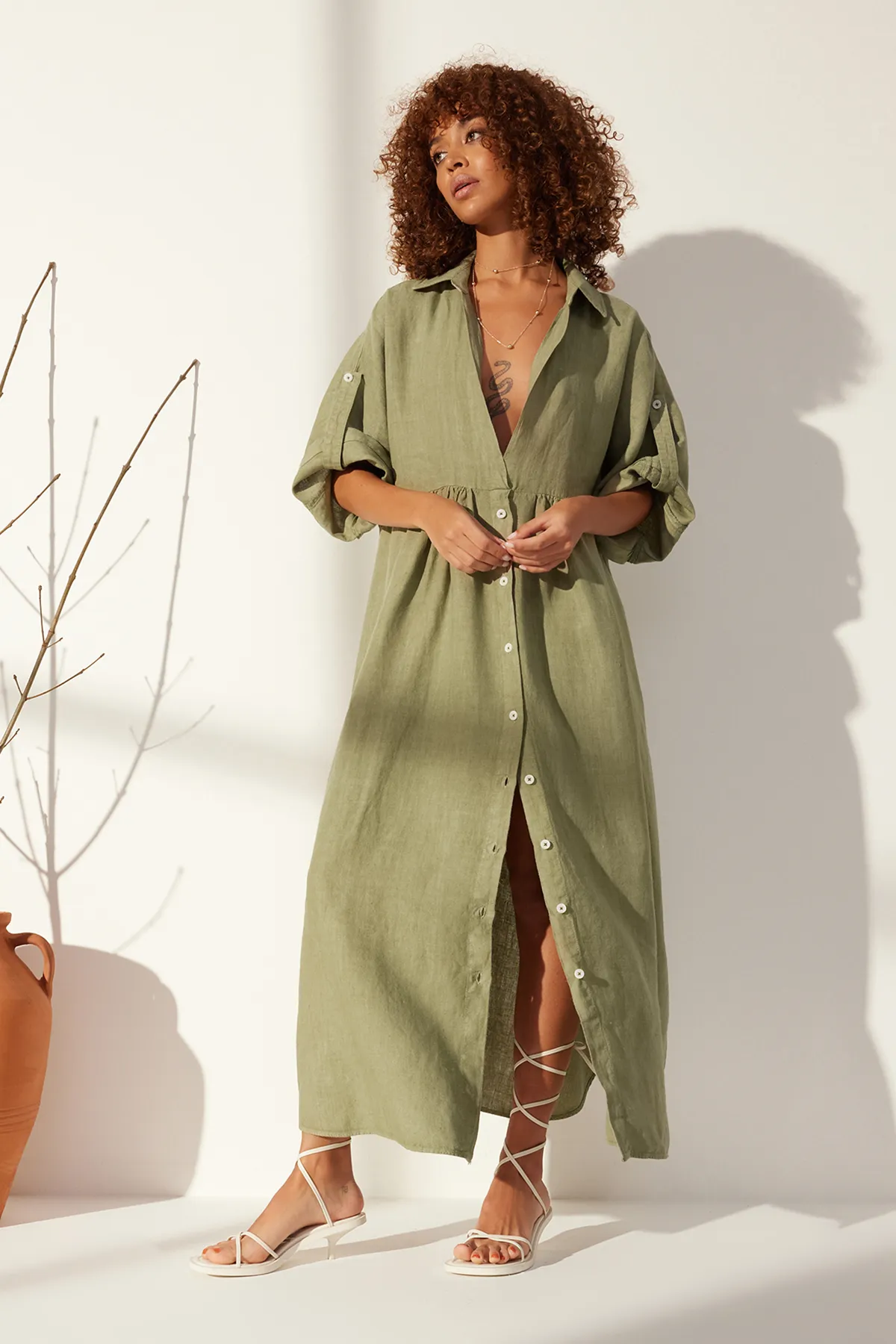 Trendyol Collection  Grünes Maxikleid in Übergröße aus 100 % Leinen TWOSS24EL00665