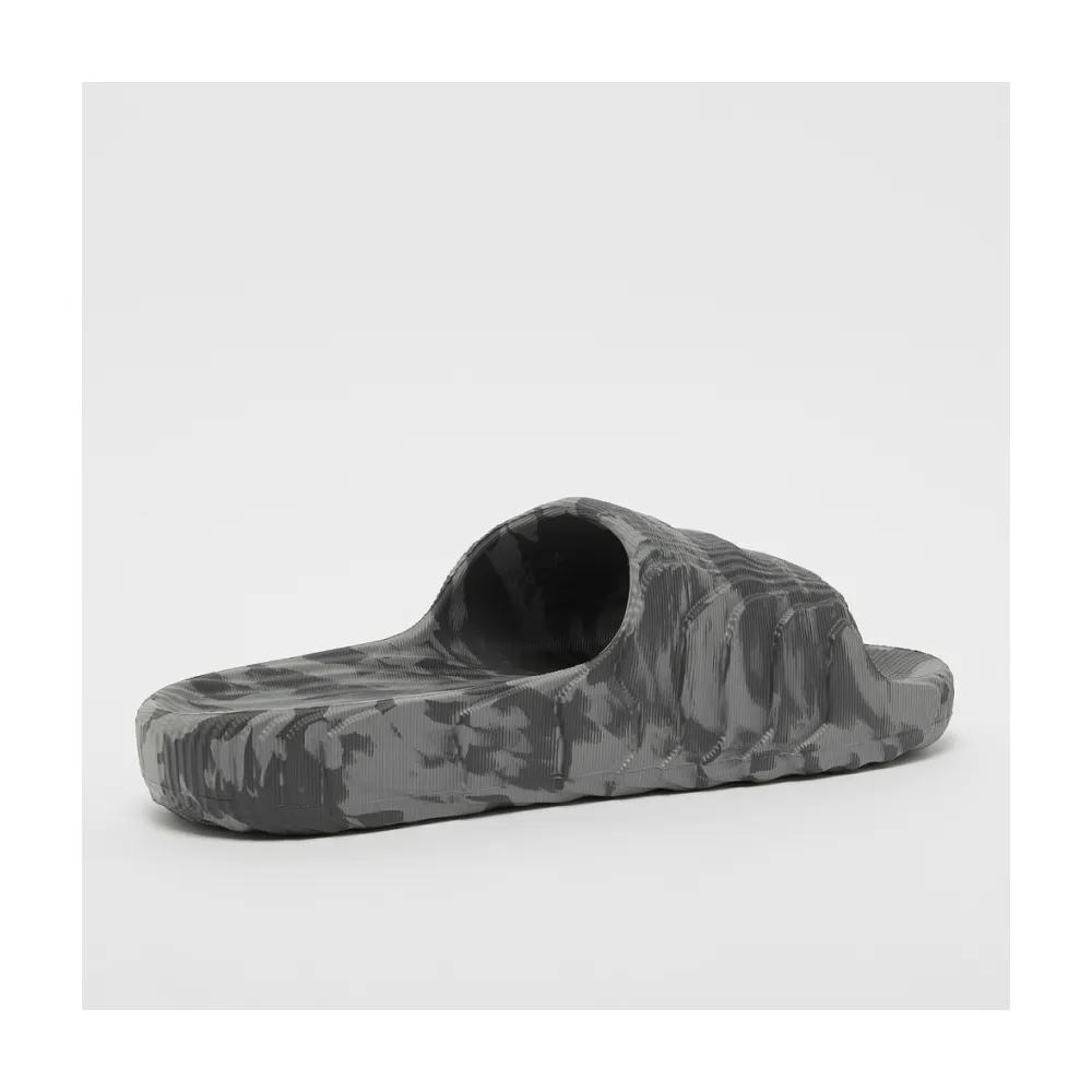 adidas adilette 22 Badelatschen IE7760 / grau