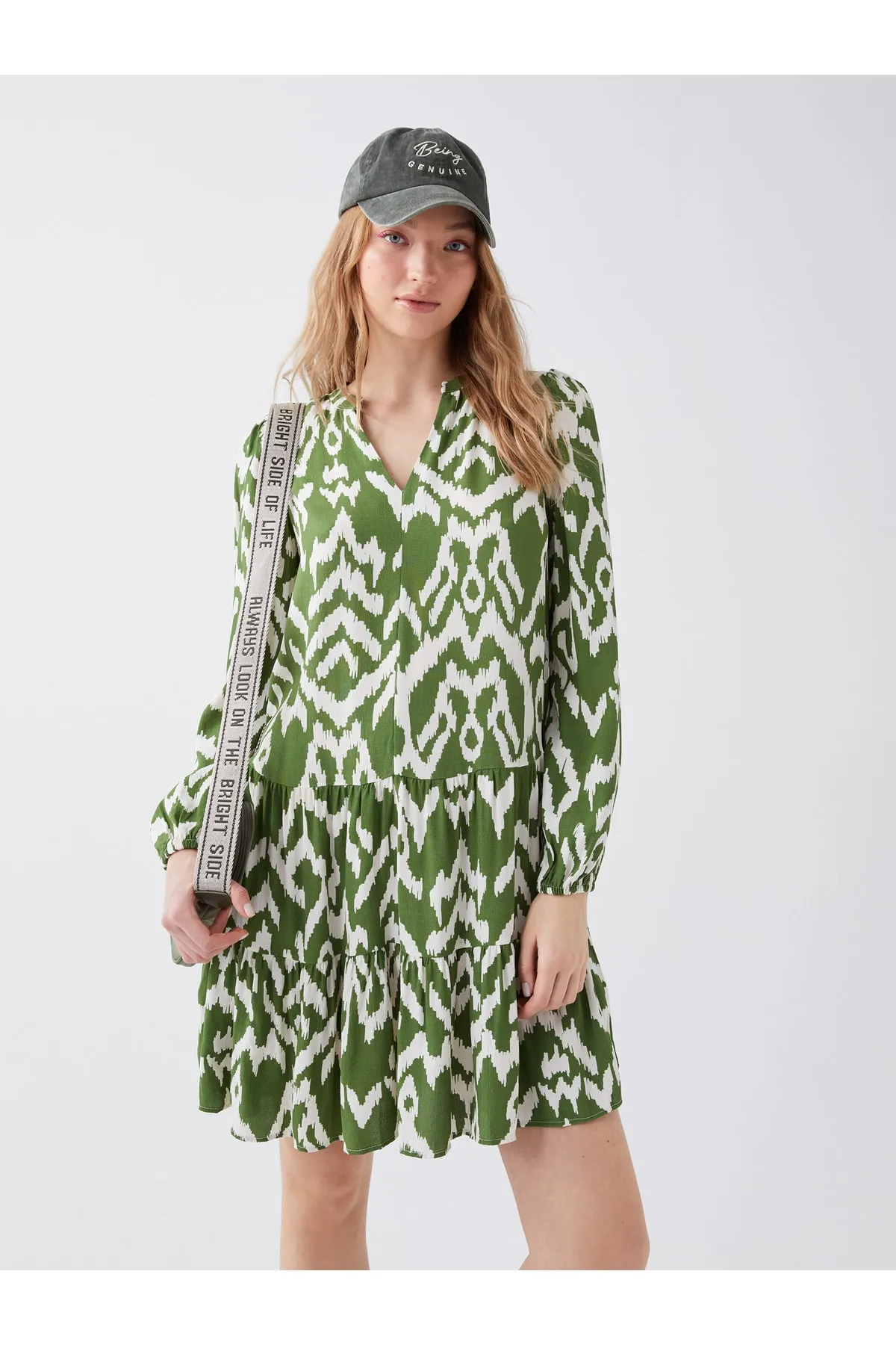 LC Waikiki  Gemustertes, langärmliges Damenkleid mit lockerem Kragen