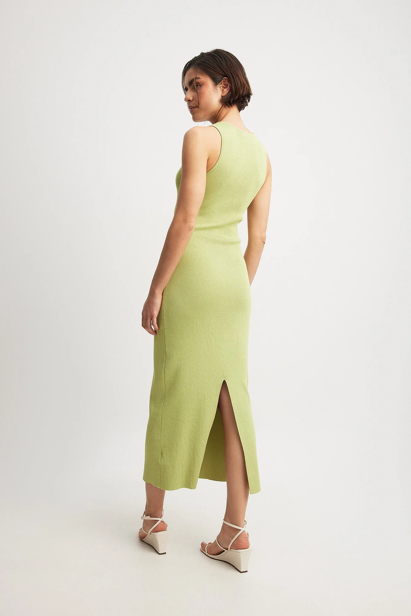 Fein gestricktes Midikleid mit U-Boot-Ausschnitt