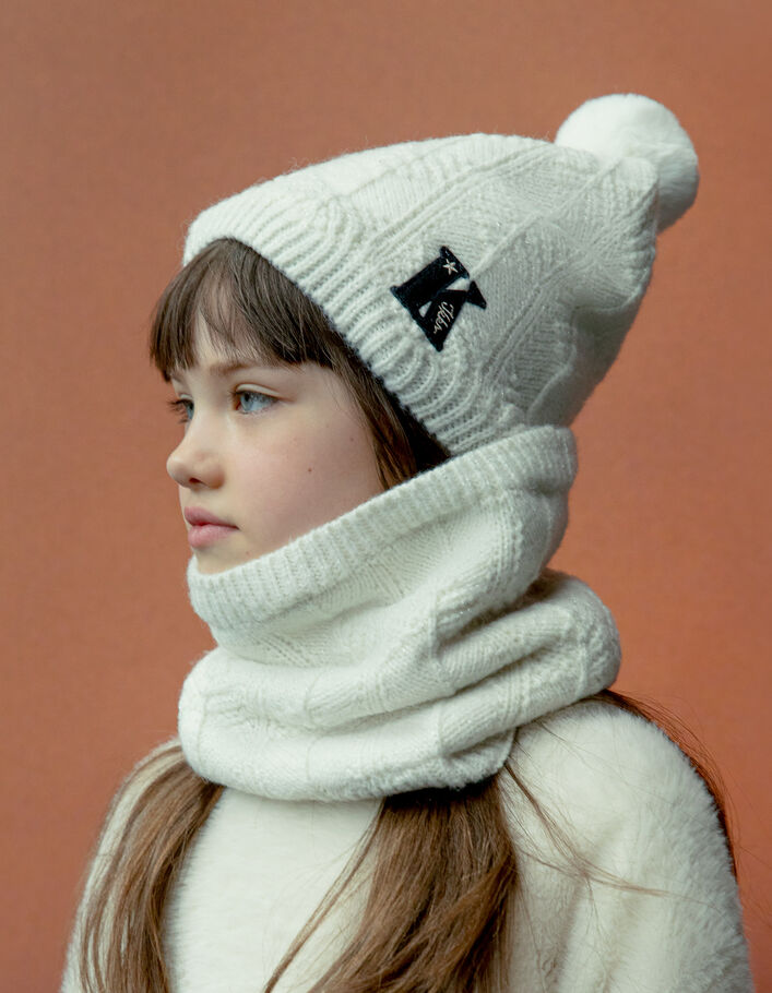 Bonnet blanc cassé tricot lurex à pompon fille