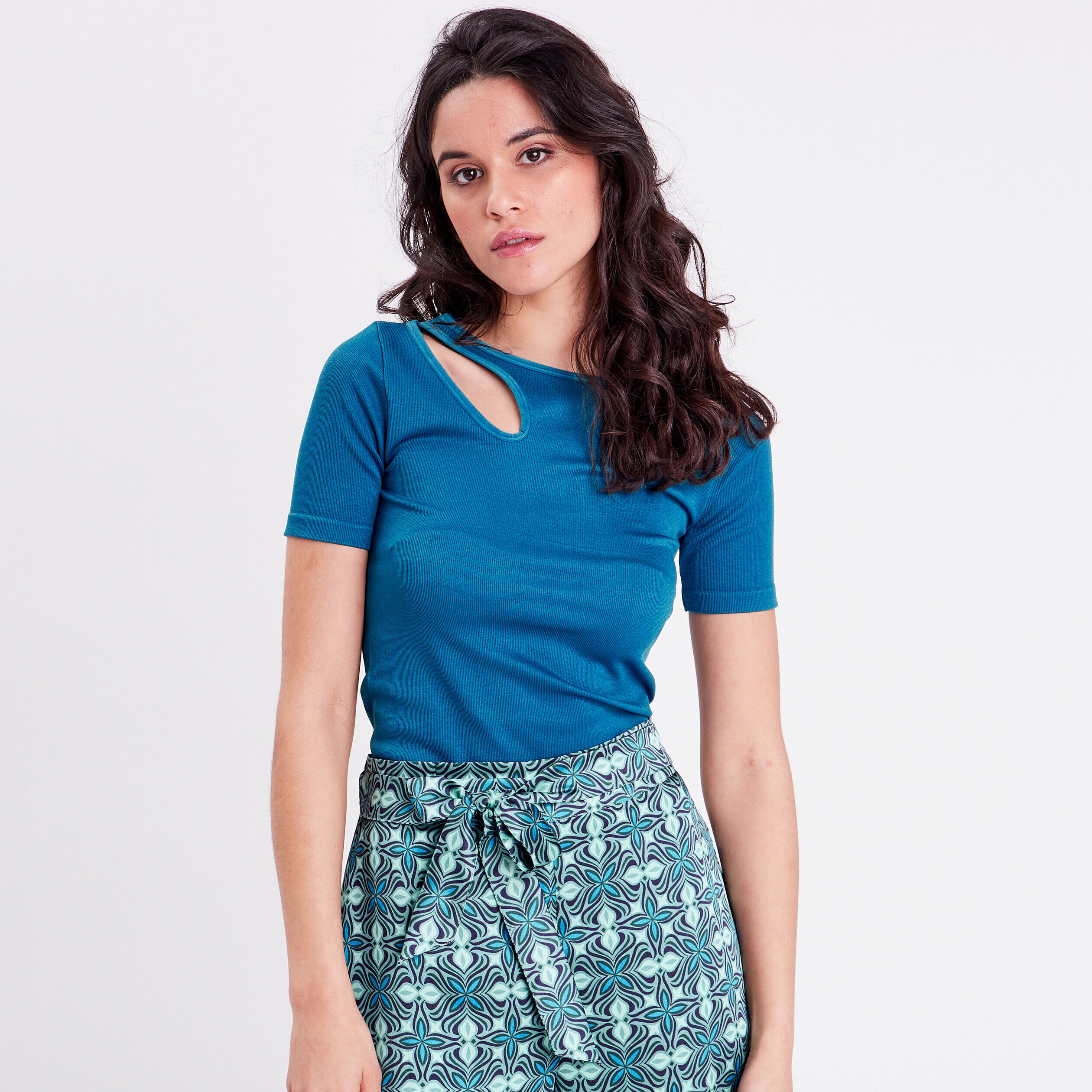T-shirt asymétrique manches courtes bleu canard femme | Cache Cache