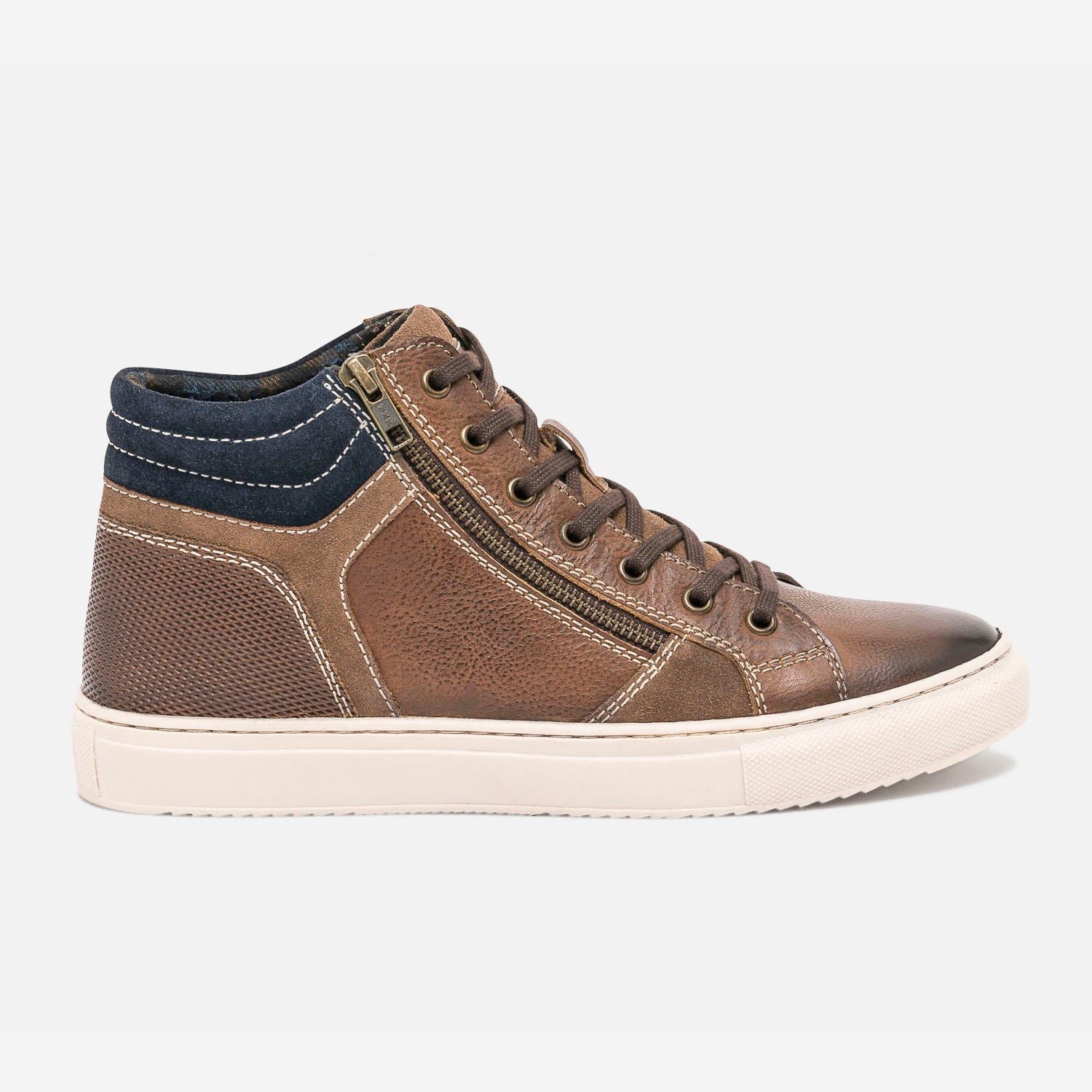 Basket marron en cuir détails marine