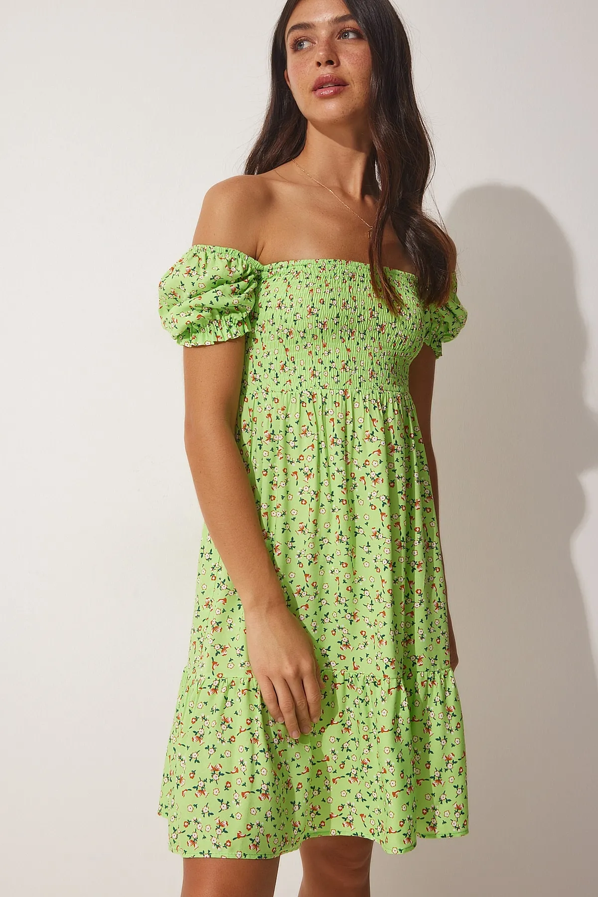 Happiness İstanbul  Pistaziengrünes Carmen-Kragen-Sommerkleid aus Viskose für Damen DD01223