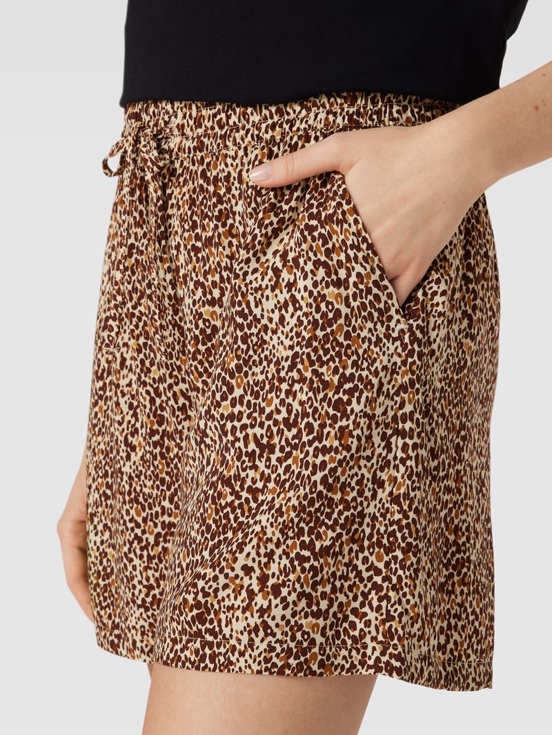 Shorts aus reiner Viskose mit Allover-Muster Modell 'Joella' in schwarz
