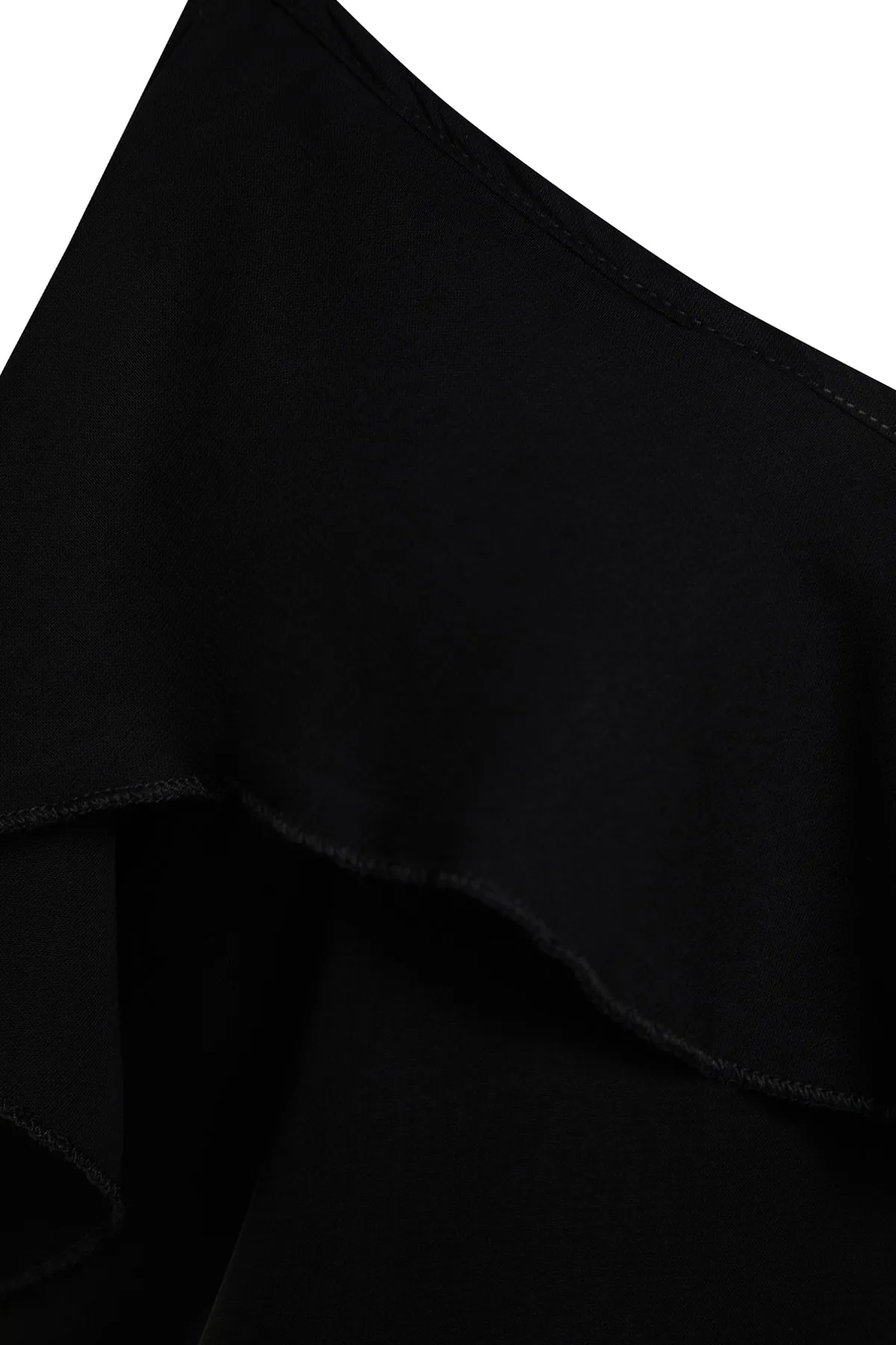 Trendyol Curve  Schwarze gewebte Bluse mit Volantkragen TBBSS22AF0023