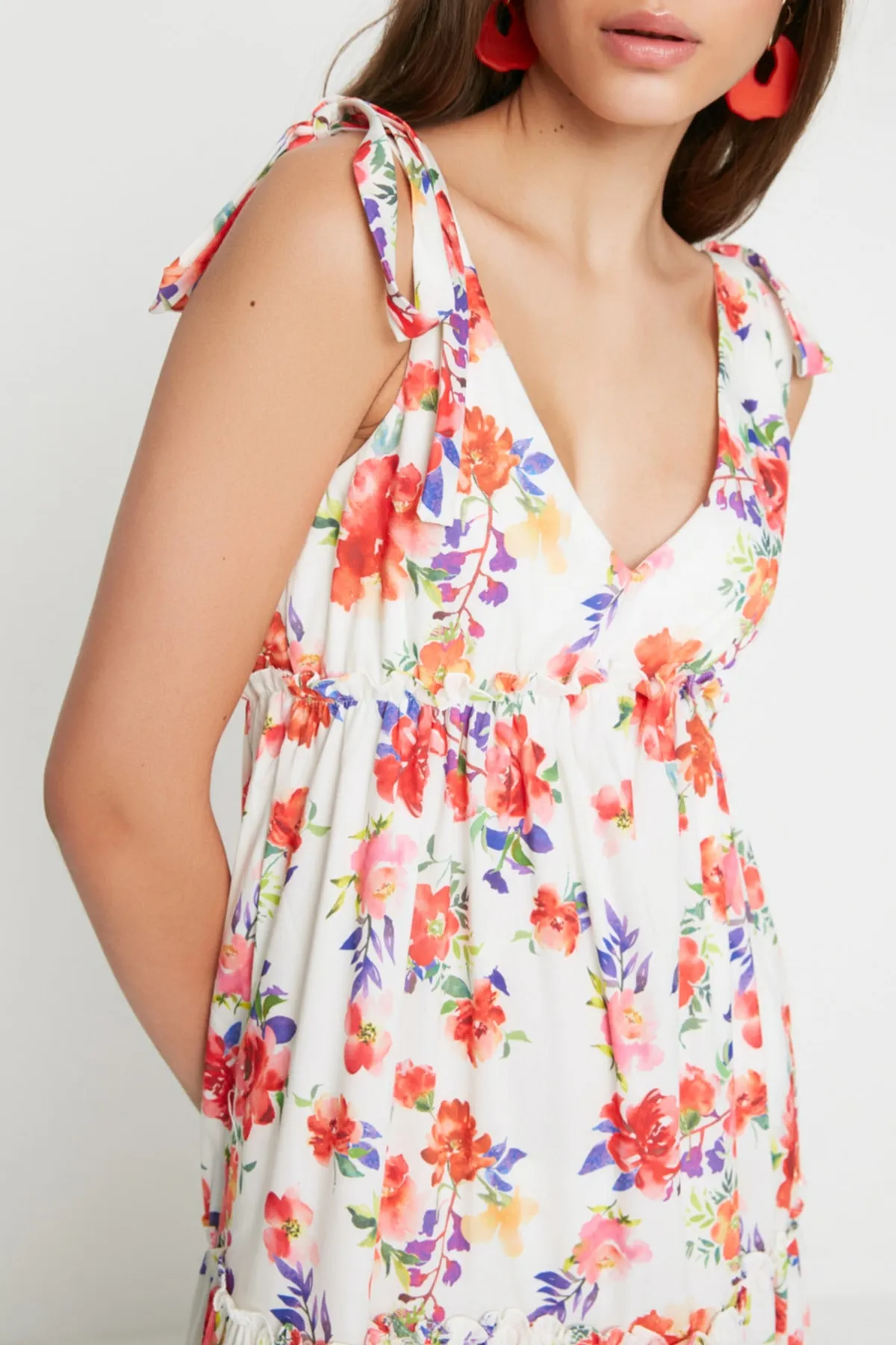 Trendyol Collection  Design Mehrfarbiges Blumen-Webkleid TWOSS21EL3562
