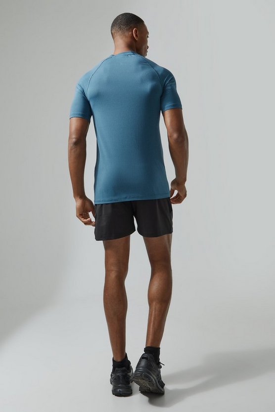 Man Active Muscle-Fit T-Shirt