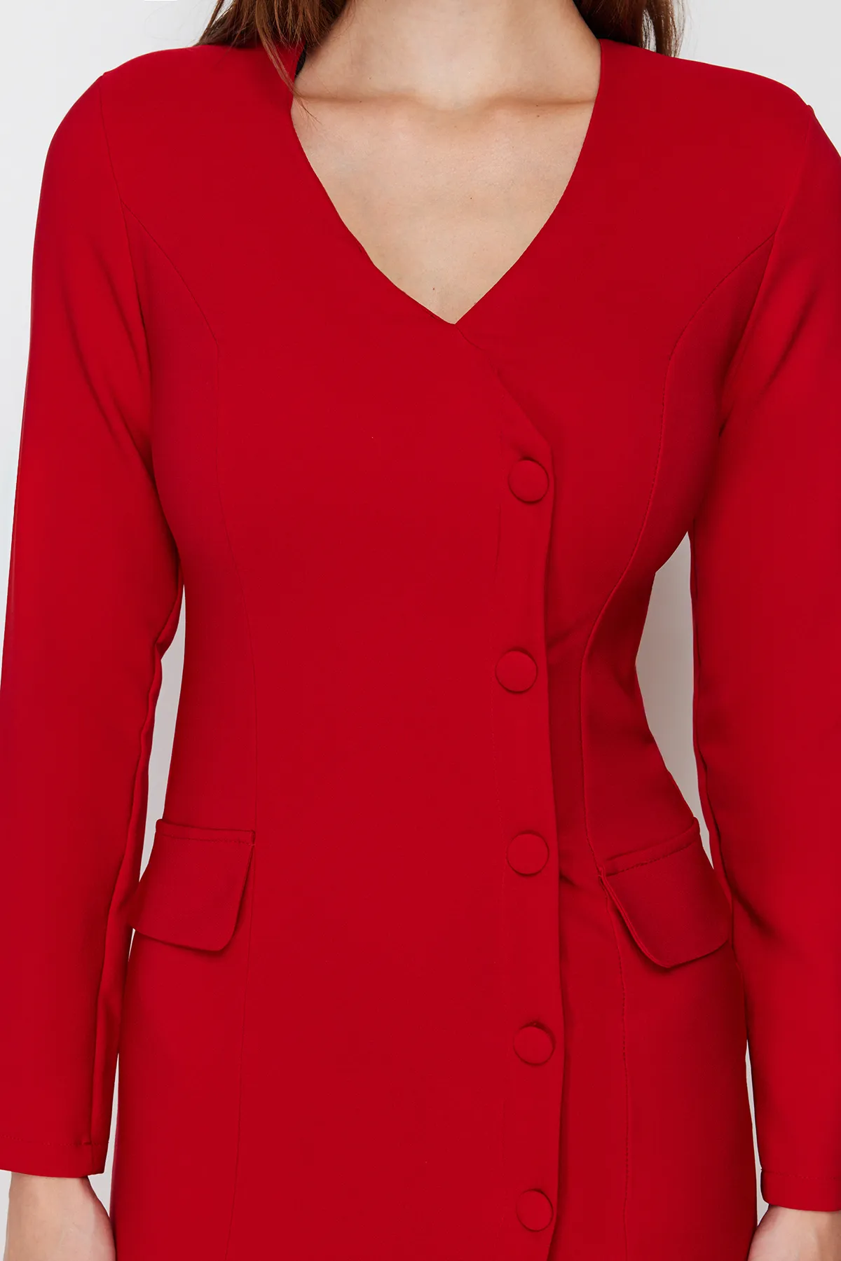 Trendyol Collection  Rotes, gewebtes Jackenkleid mit geknöpftem V-Ausschnitt und Taschendetails TWOAW24EL00629