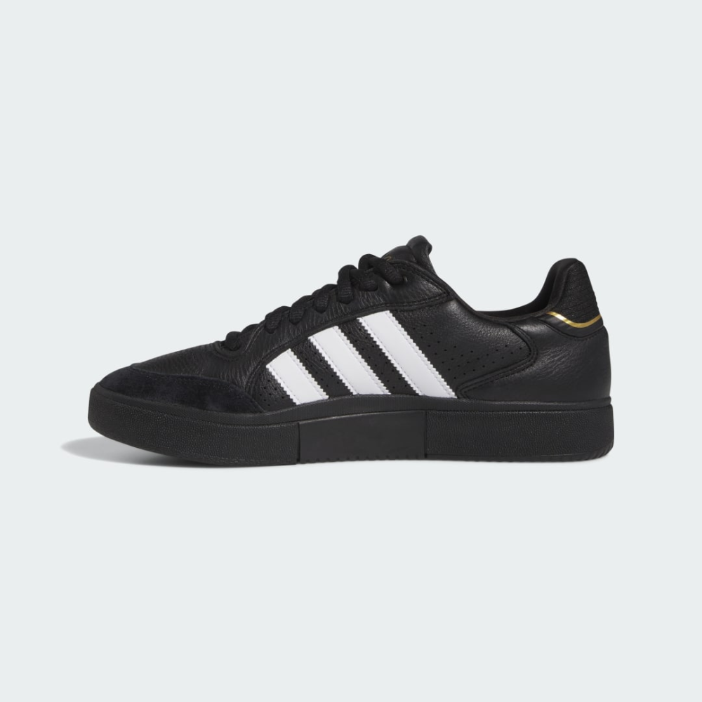 adidas Tyshawn Low IE3124 / schwarz