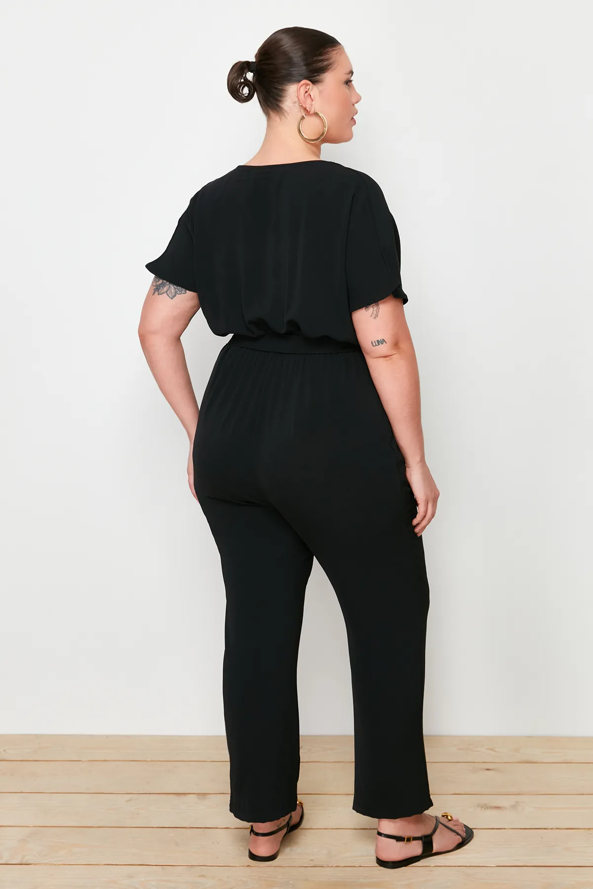 Trendyol Curve  Schwarzer Overall mit Gürtel TBSSS22TU0160