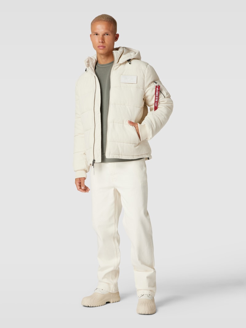 Steppjacke mit Label-Details in offwhite