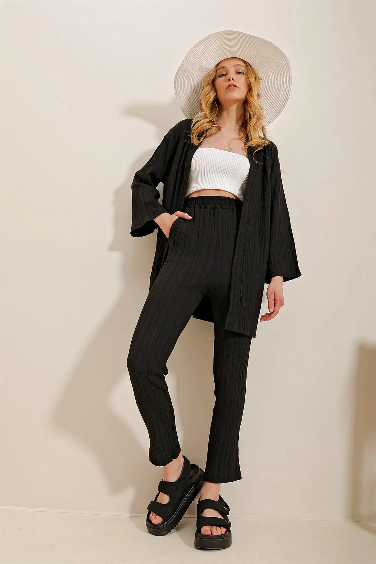 Trend Alaçatı Stili  Schwarzes Damen-Set aus Jacke mit Schalkragen und Palazzo-Hose ALC-X10146