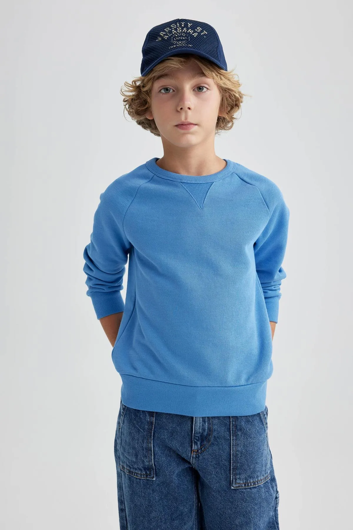 DeFacto  Dickes Sweatshirt-Sweatshirt mit normaler Passform und Rundhalsausschnitt für Jungen