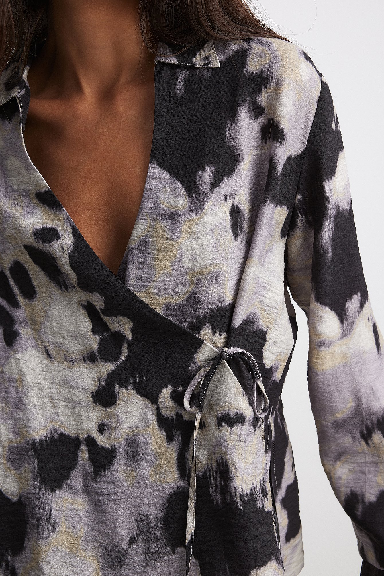 Überlappende Bluse mit Schleifendetail