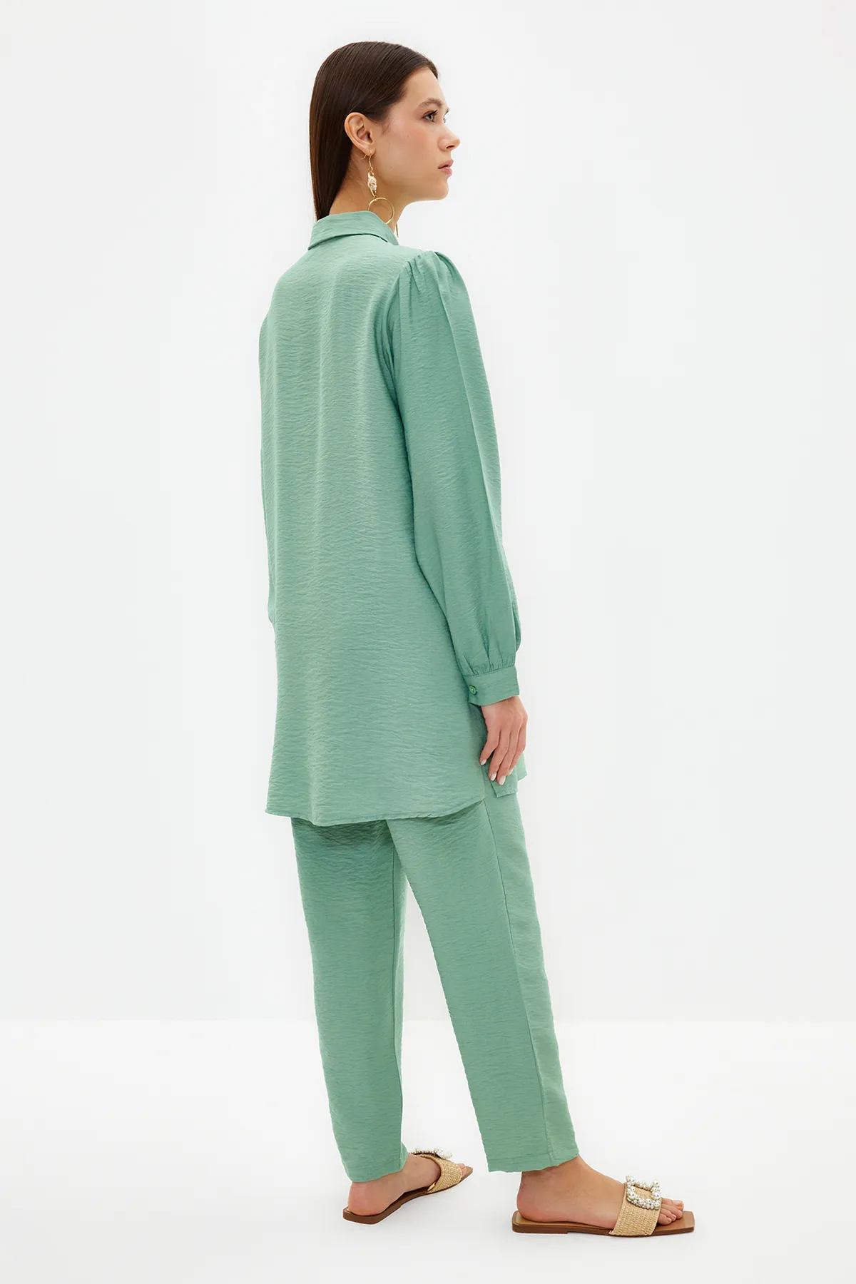 Trendyol Modest  Grüner, gewebter Hemd-Hosen-Anzug in Leinenoptik TCTSS23US00079