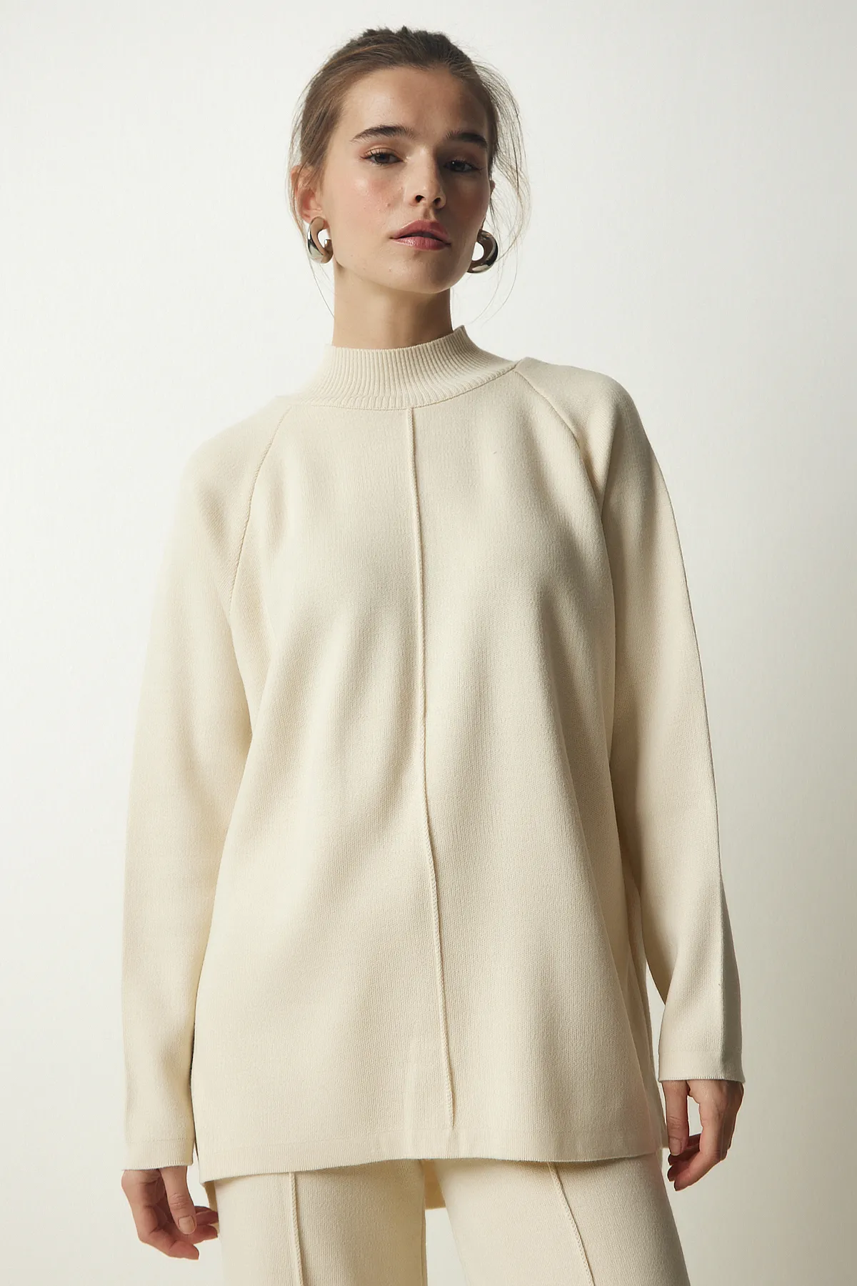 Happiness İstanbul  Stilvolles Strick-Sweatshirt-Hosen-Set für Damen in Creme MU00012