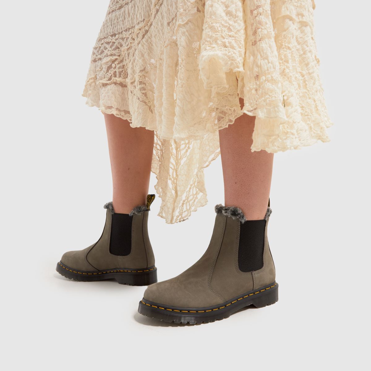 Dr Martens 2976 Leonore – Grå pälsfodrade stövlar