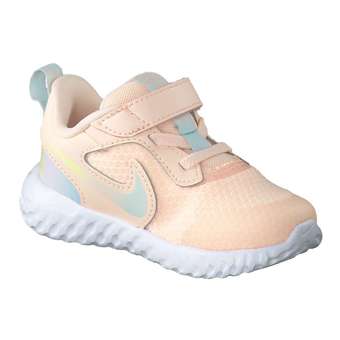 Nike Revolution 5 SE Sneaker in rosa