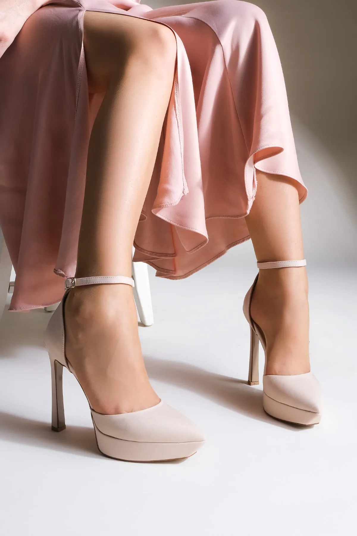 Marjin  Damen Plateau Abendschuhe mit Absatz und Knöchelriemen, spitze Zehenpartie, Tayos, Beige