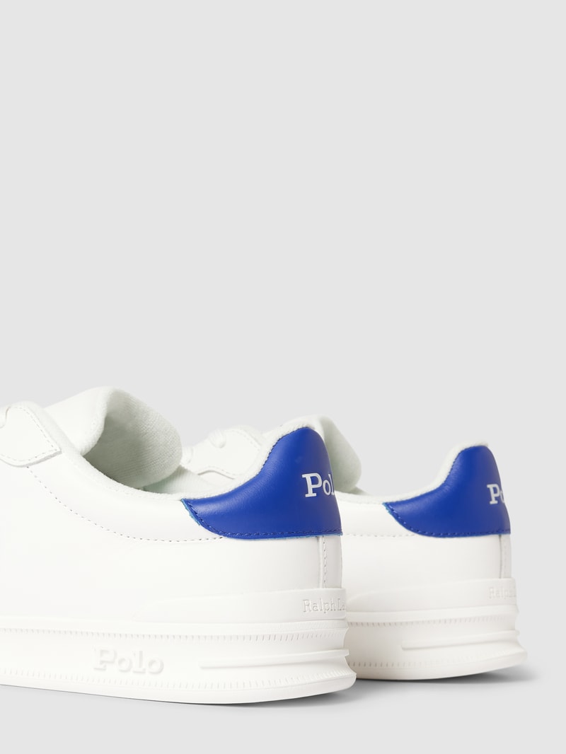 Sneaker aus Leder mit Kontrastbesatz in weiß