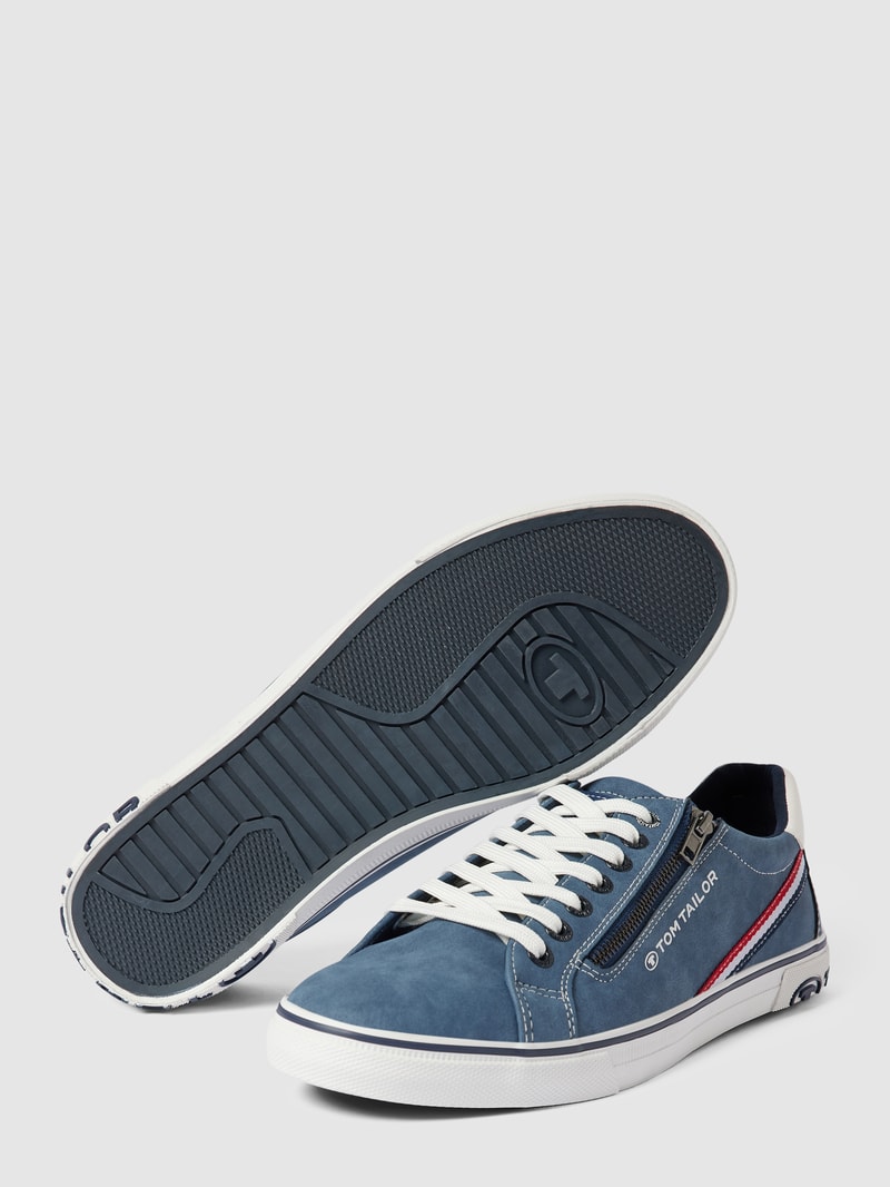 Sneaker mit Label-Details in blau