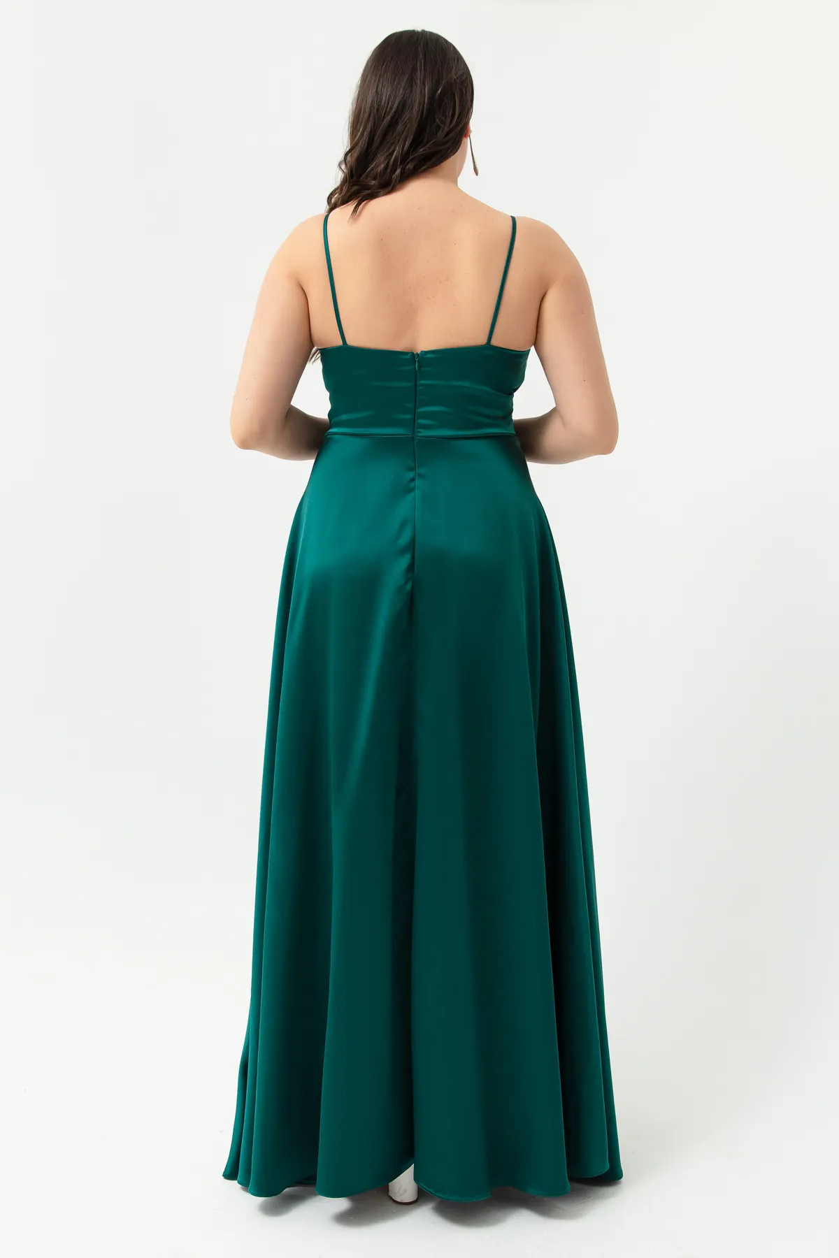 Lafaba  Smaragdgrünes Abendkleid und Abschlusskleid aus Satin in Übergröße mit Trägern in Smaragdgrün