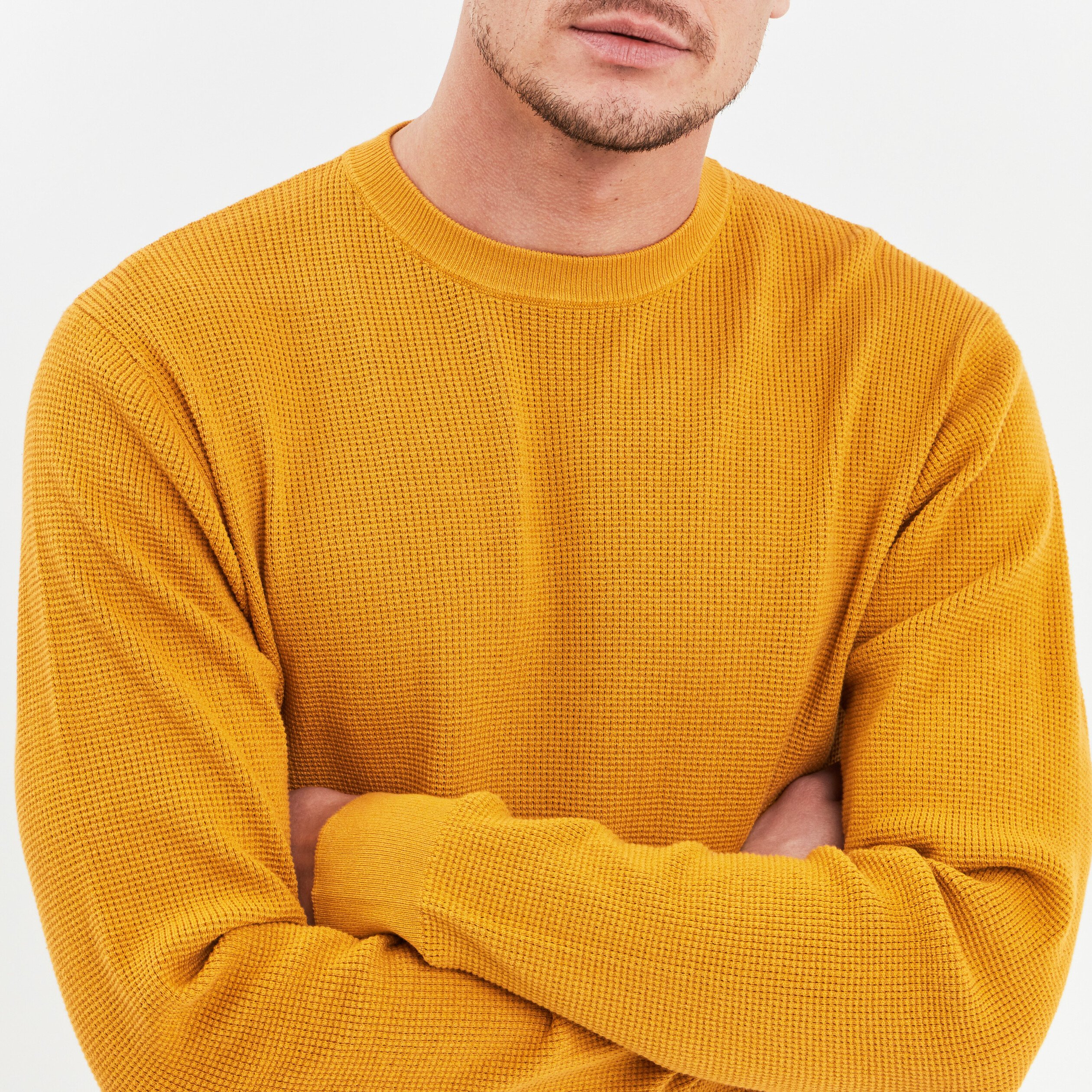 Pull avec col rond à relief jaune moutarde homme | La Halle