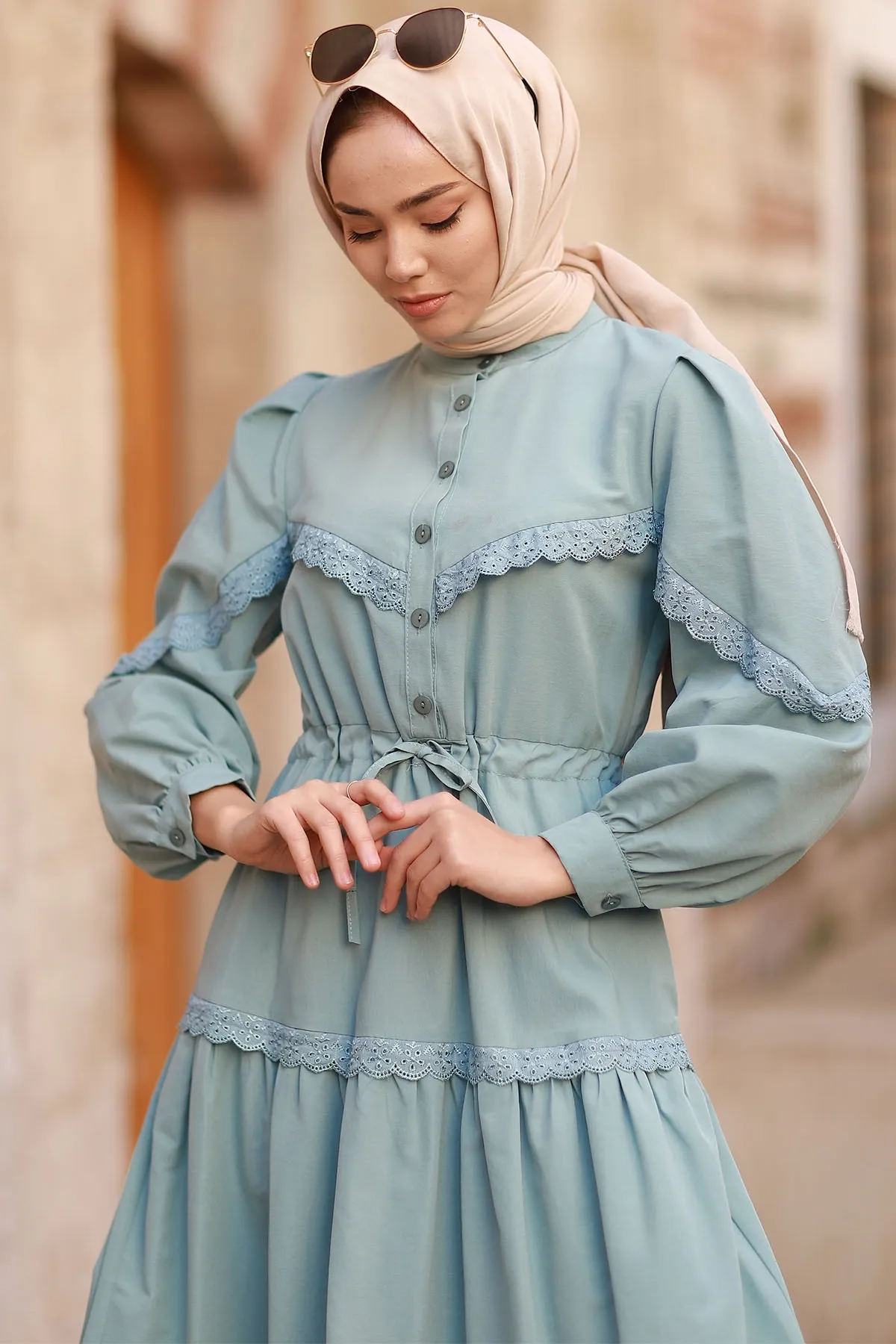 InStyle  Hijab-Kleid mit Guipure-Detail und Ballonärmeln – Mintgrün