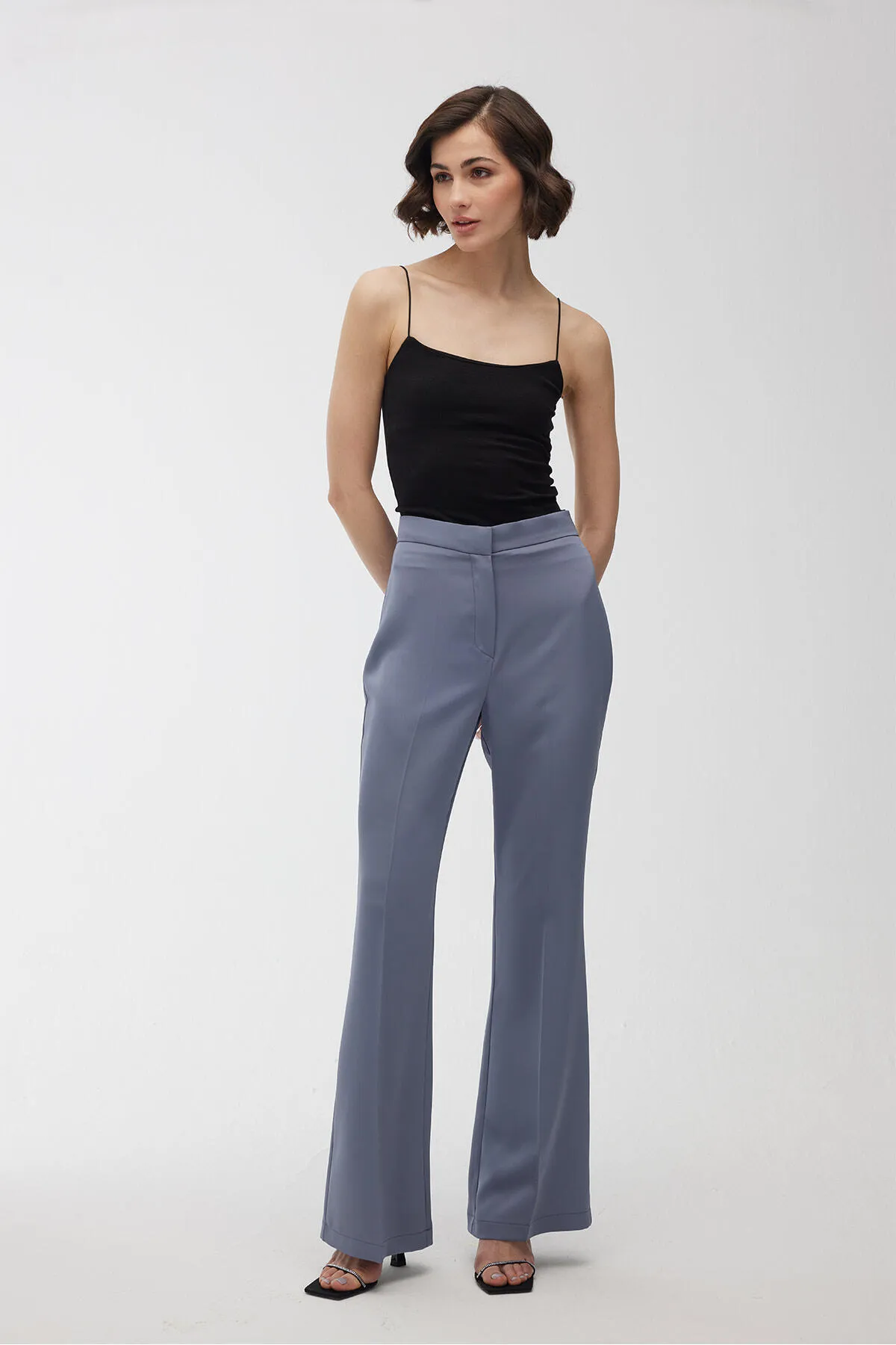 Manuka  SATINHOSE MIT SPANISCHER KRONE BLAU