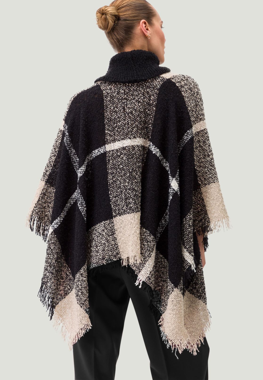 Poncho mit Rollkragen