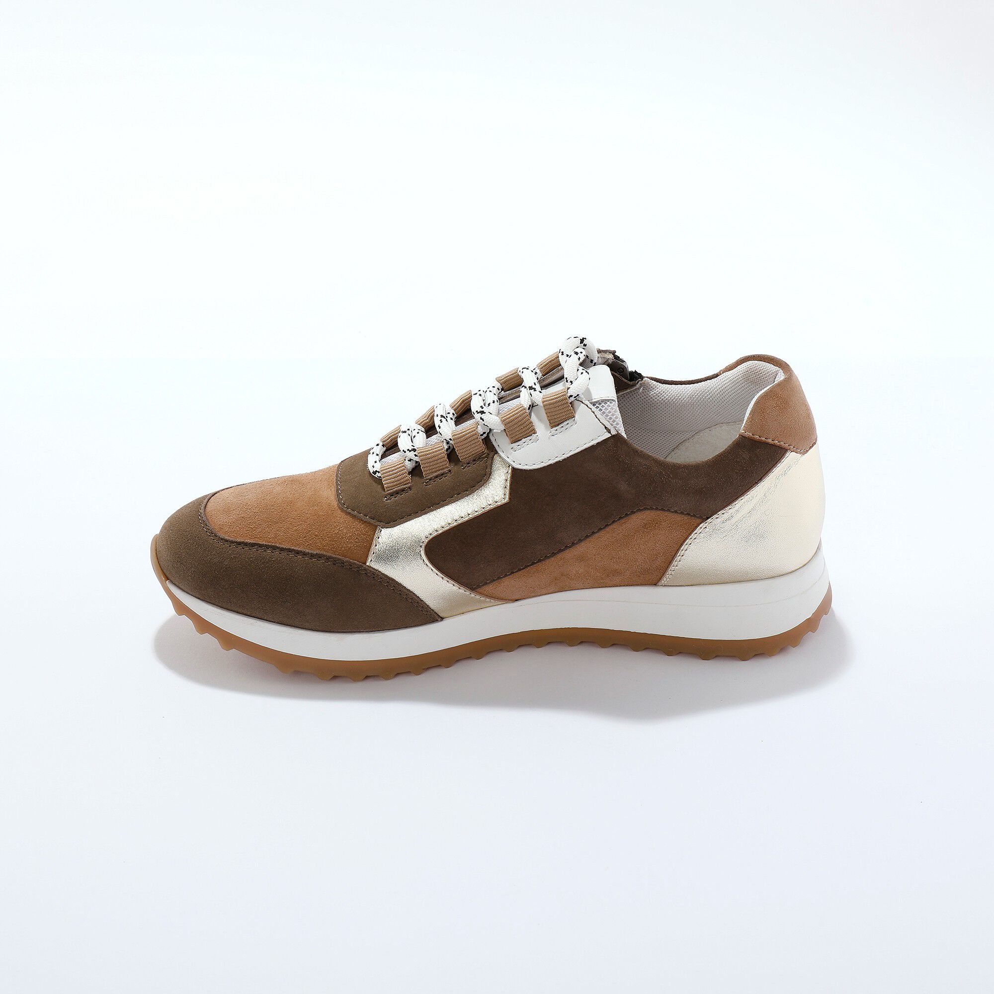 Baskets sneakers cuir, empiècements fantaisie contrastés