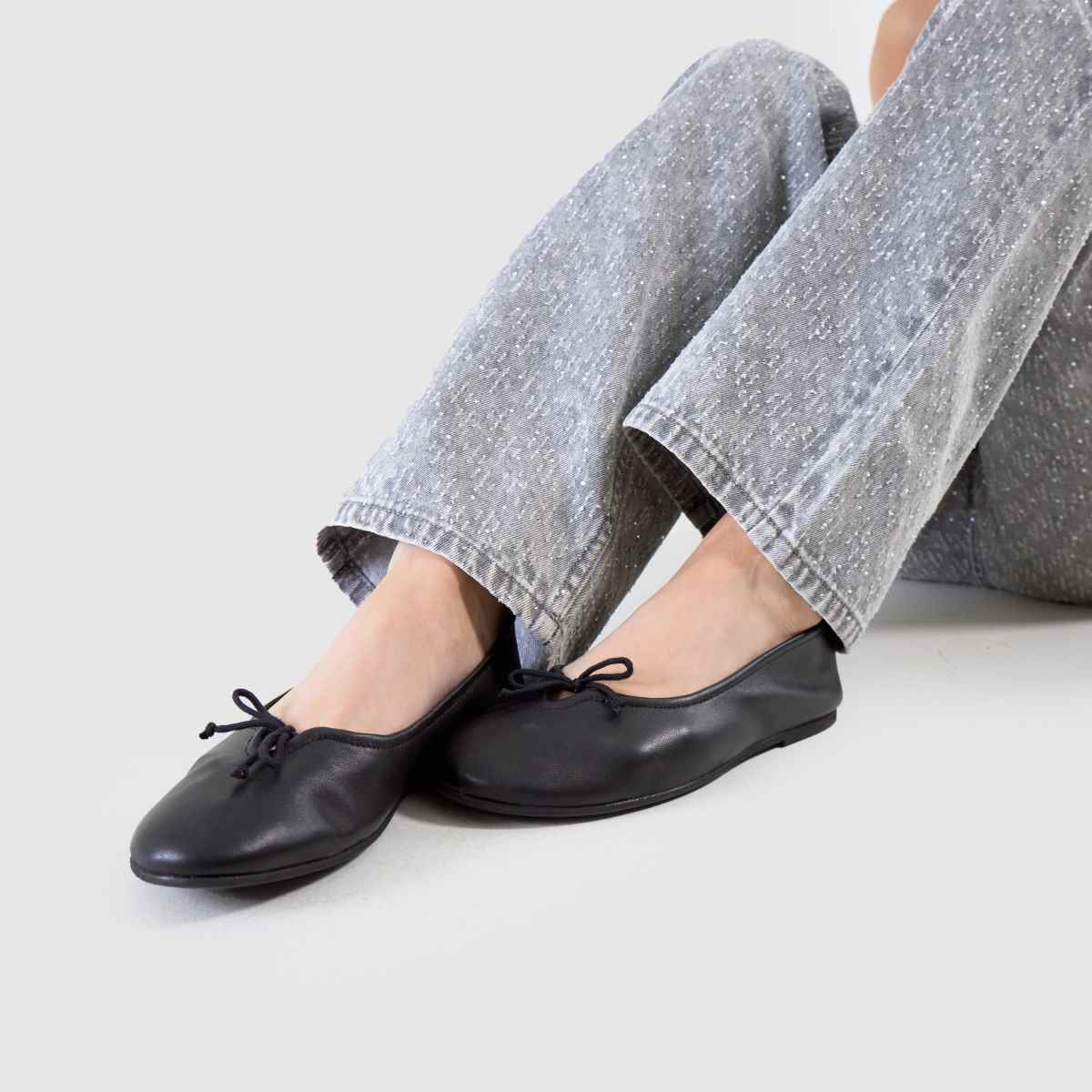 Schuh Lambert – Svarta ballerinaskor i läder med platta platta skor