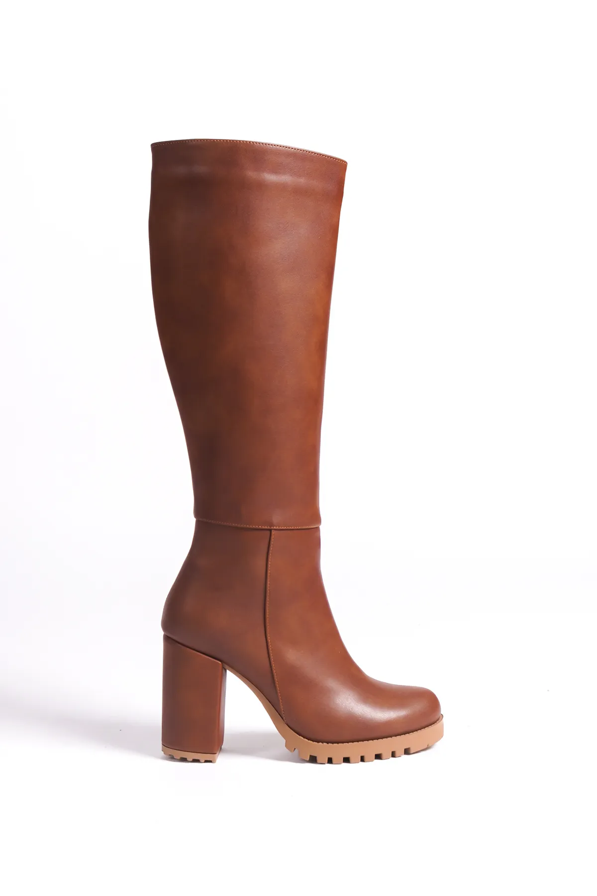 Capone Outfitters  Damenstiefel mit runder Zehenpartie und Trac-Sohle und mittlerem Absatz