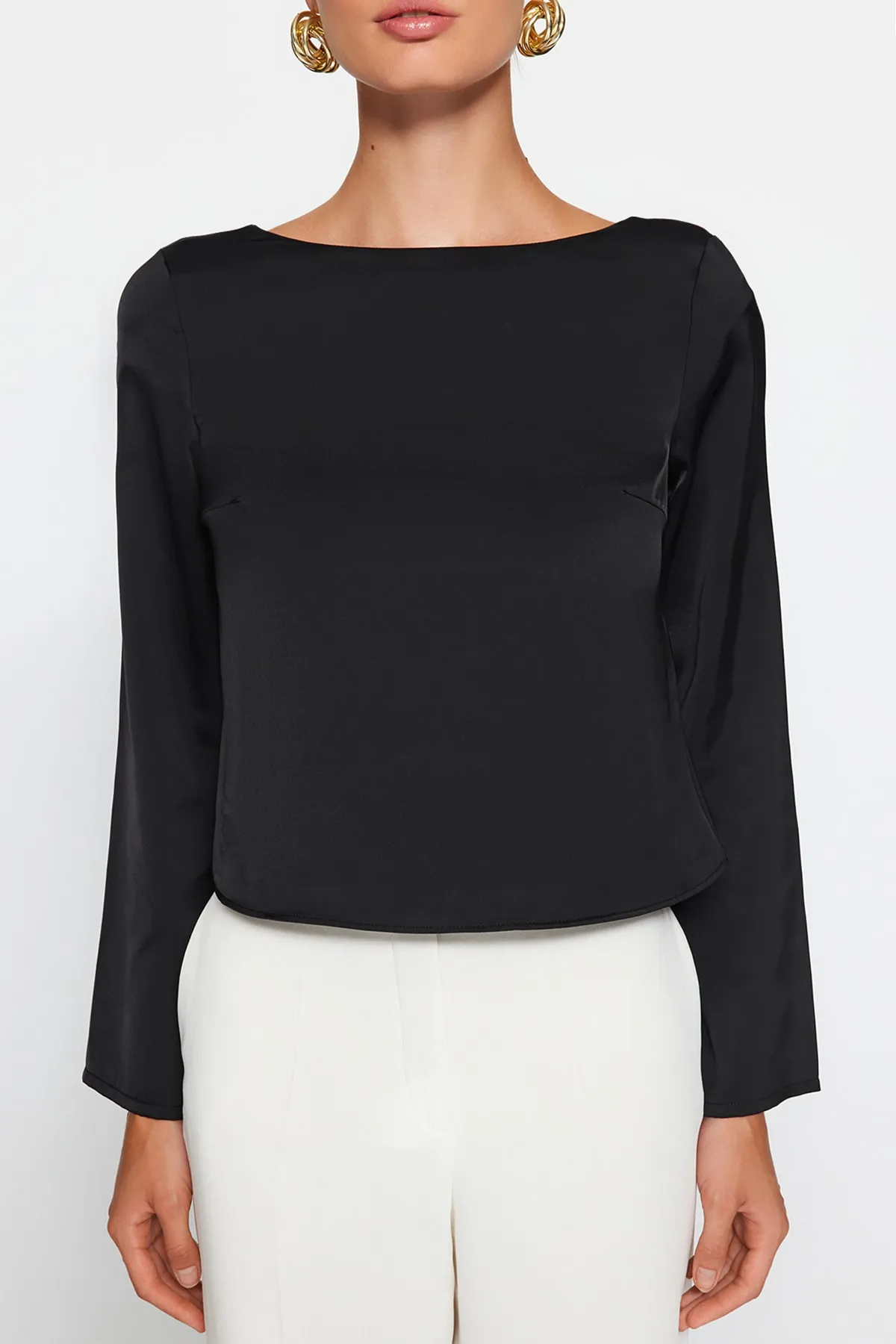 Trendyol Collection  Schwarze Bluse aus gewebtem Satin mit Rückendetails TWOAW24BZ00286