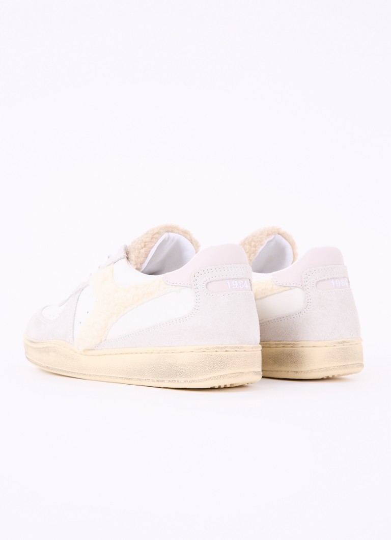 Buty sportowe Diadora Mi Basket Low ze skóry cielęcej z detalami zamszowymi.