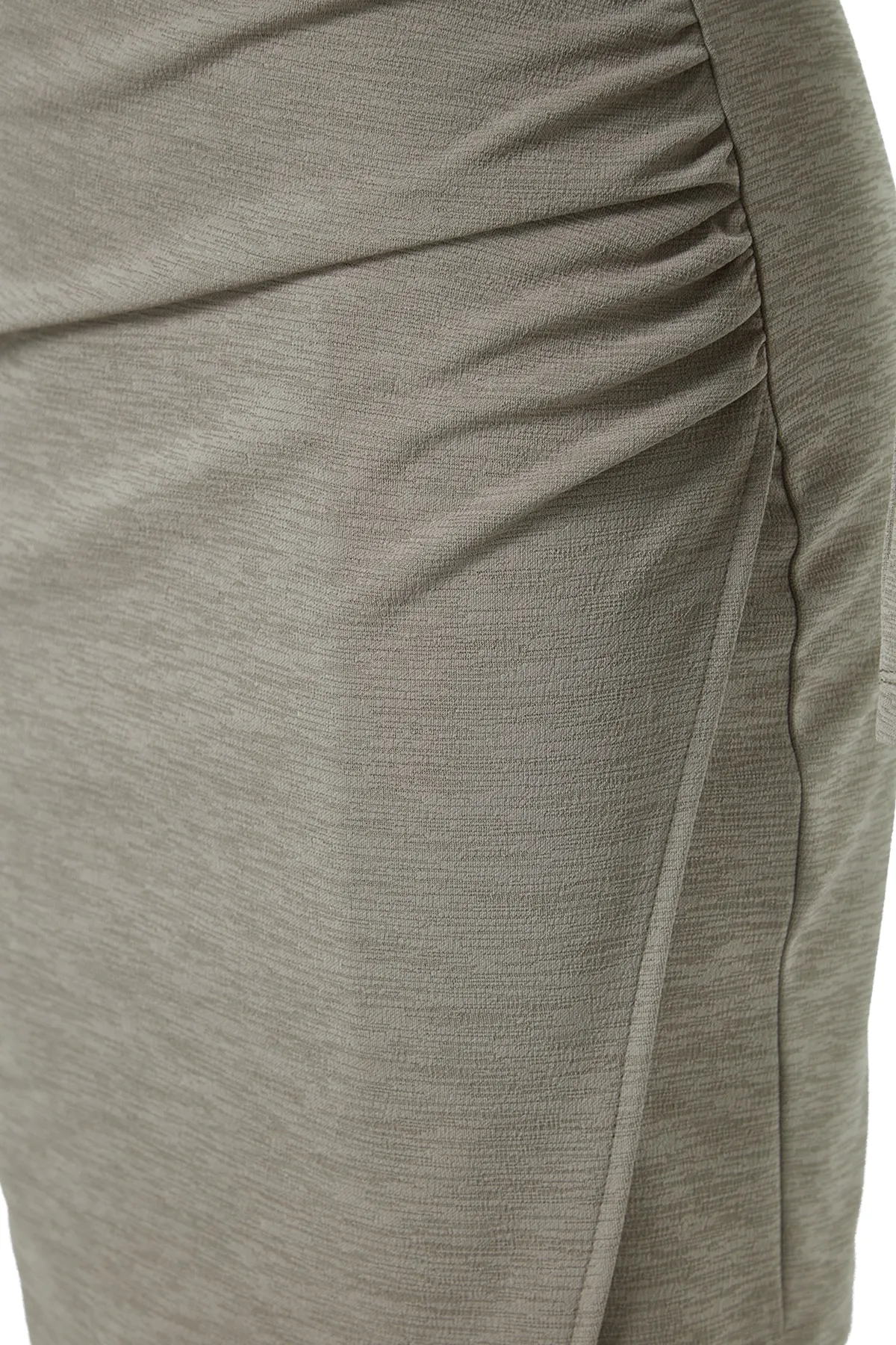 Trendyol Collection  Nerzfarbenes, detailliertes Mini-Strickkleid aus strukturiertem, drapiertem Krepp TWOAW24EL00137