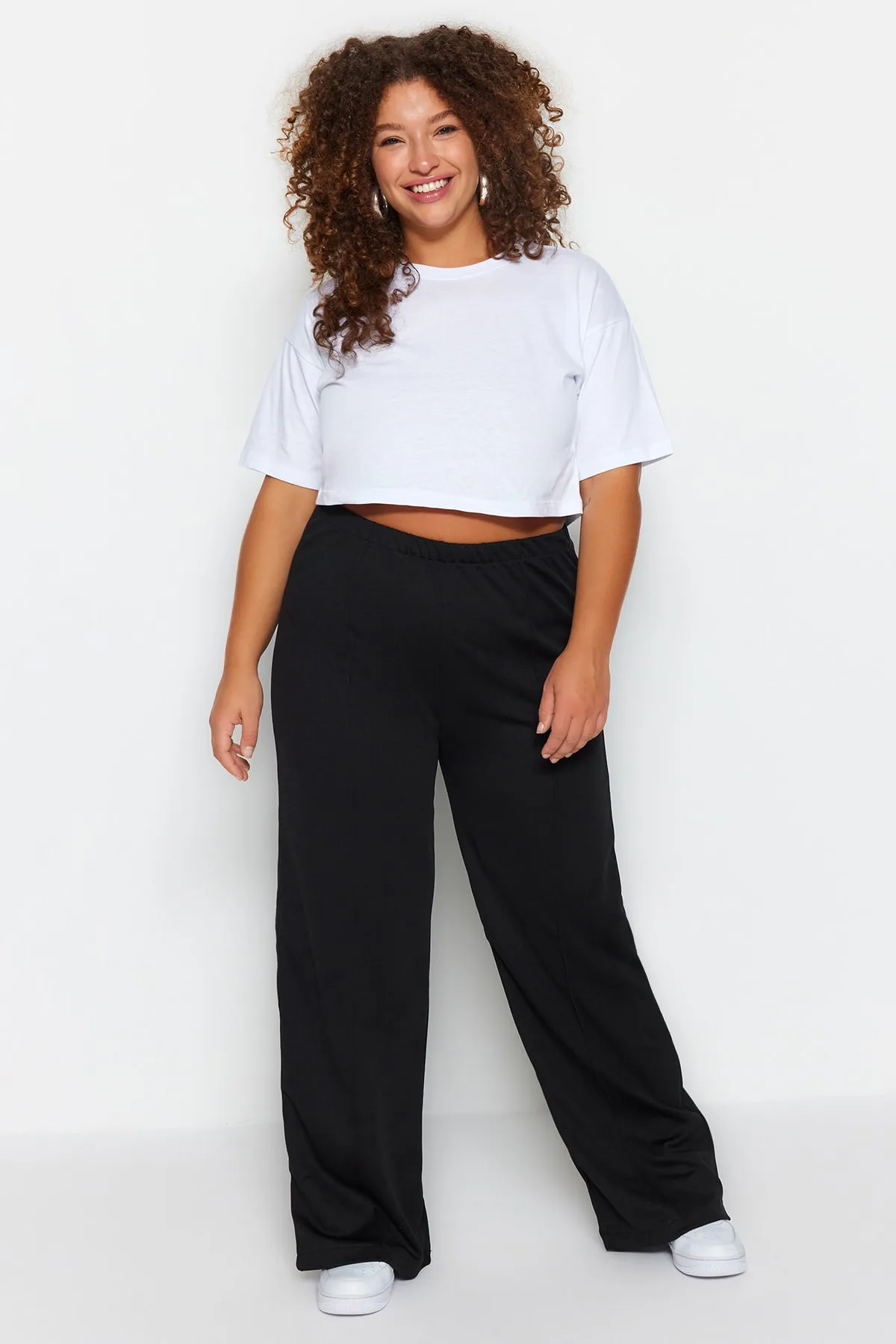 Trendyol Curve  Schwarze gerippte Strickhose aus Krepp mit hoher Taille TBBSS23AR00021