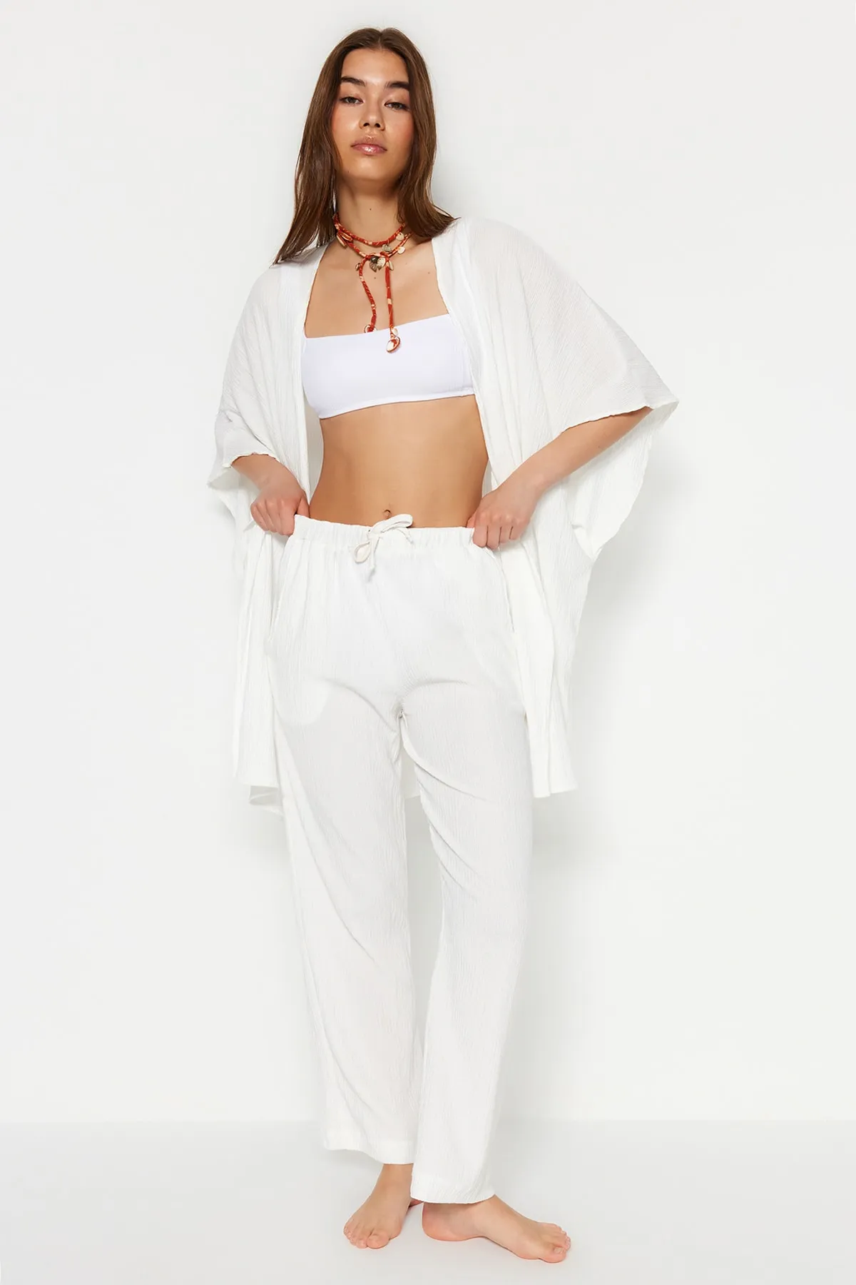 Trendyol Collection  Ecru gewebtes Kimono-Hosen-Set TBESS23AU00149