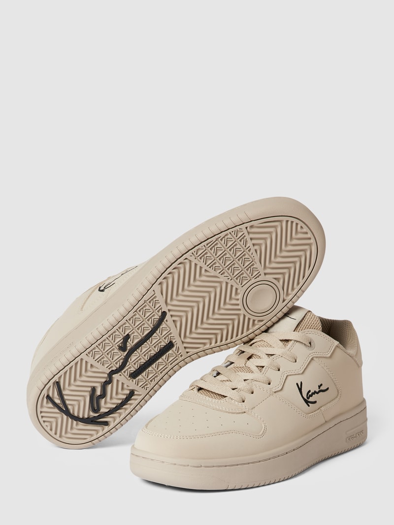 Sneaker mit Label-Stitching in beige
