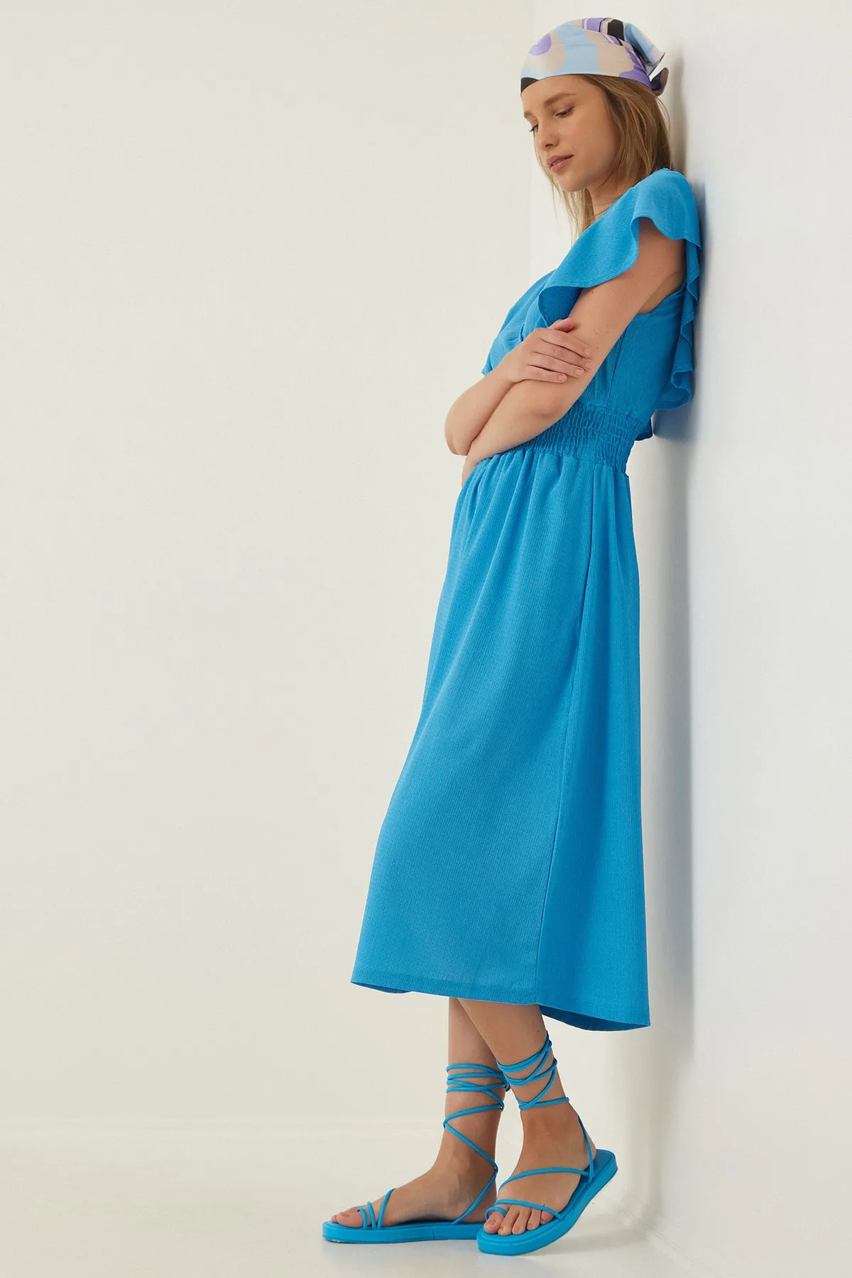 Happiness İstanbul  Damen-Strickkleid mit blauem Volant und Strukturmuster CI00025