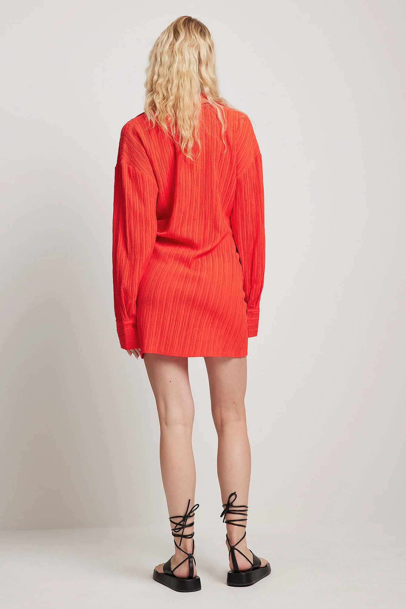 Strukturiertes Twist-Hemdkleid