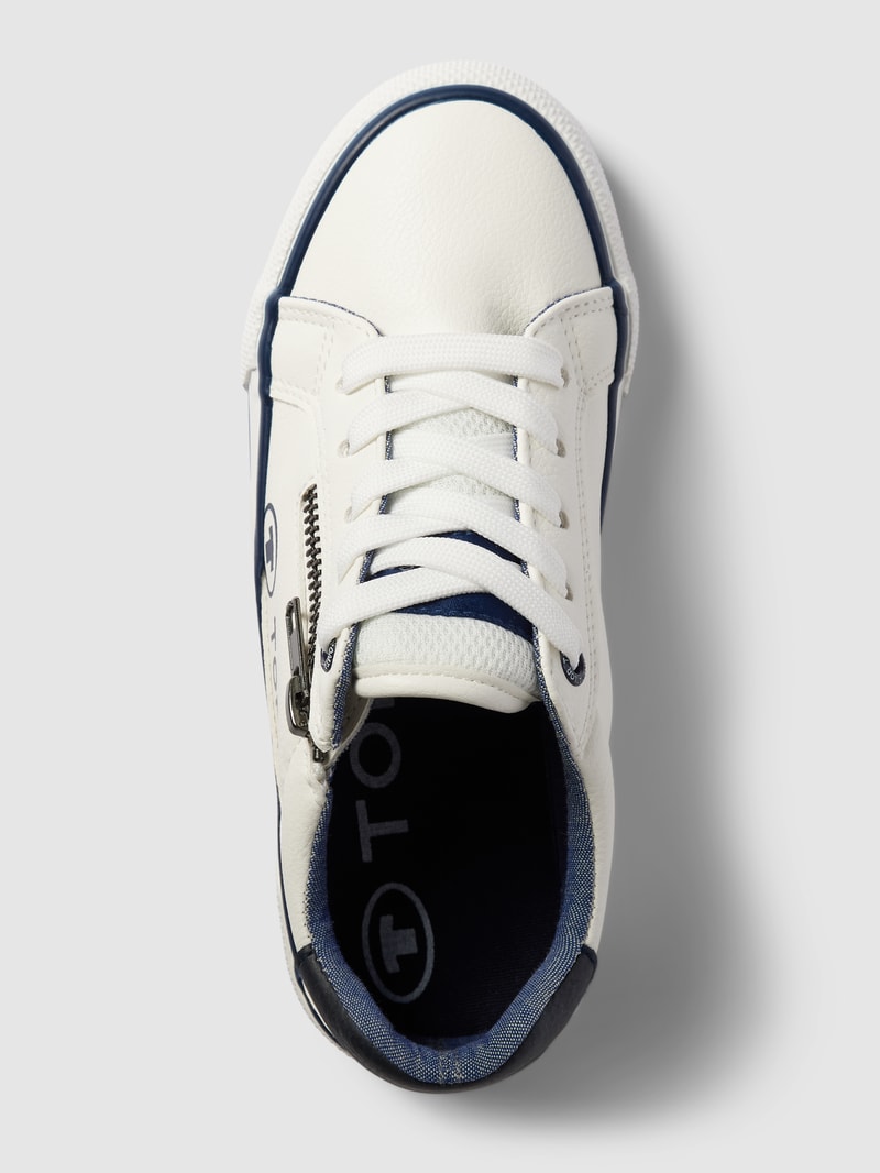 Sneaker mit Label-Details in weiß