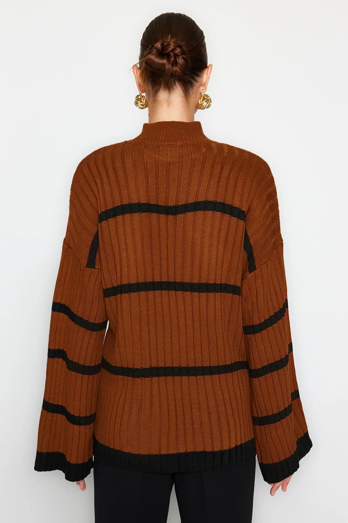 Trendyol Collection  Zimtfarbener Strickpullover mit weiter Passform TWOAW24KZ00557